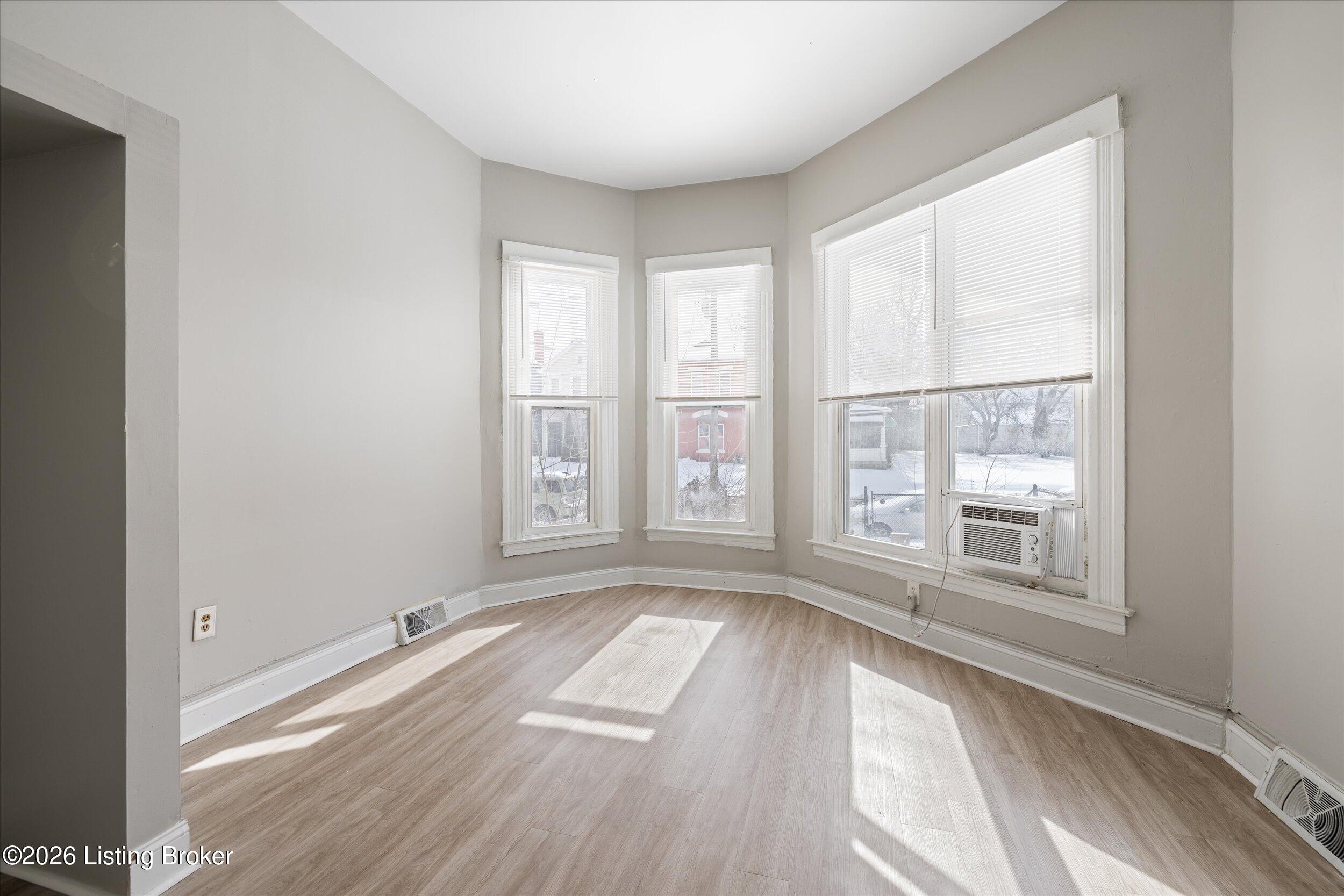 2723 W Chestnut St Property Photo 12