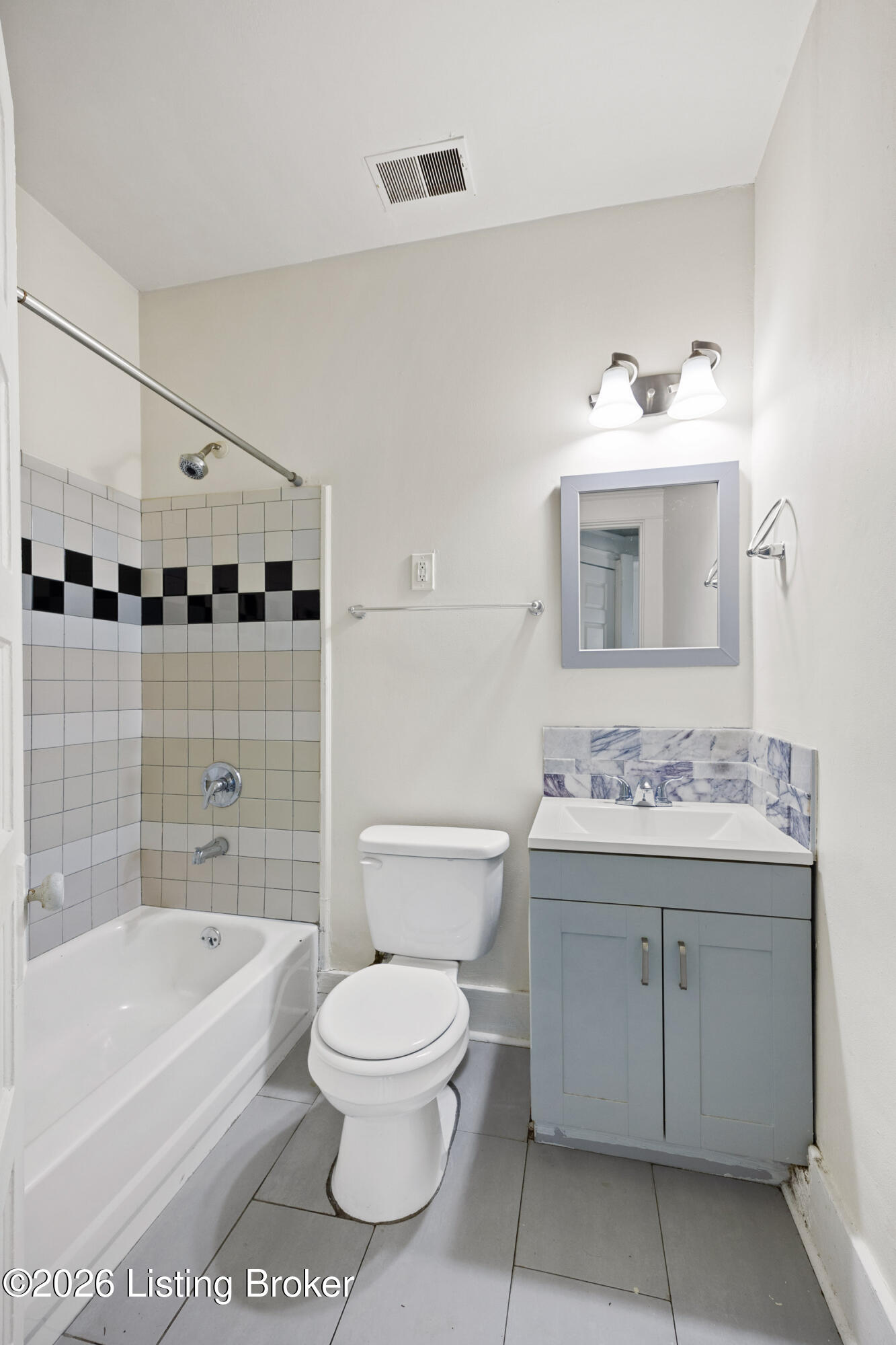 841 S 41st St Property Photo 14