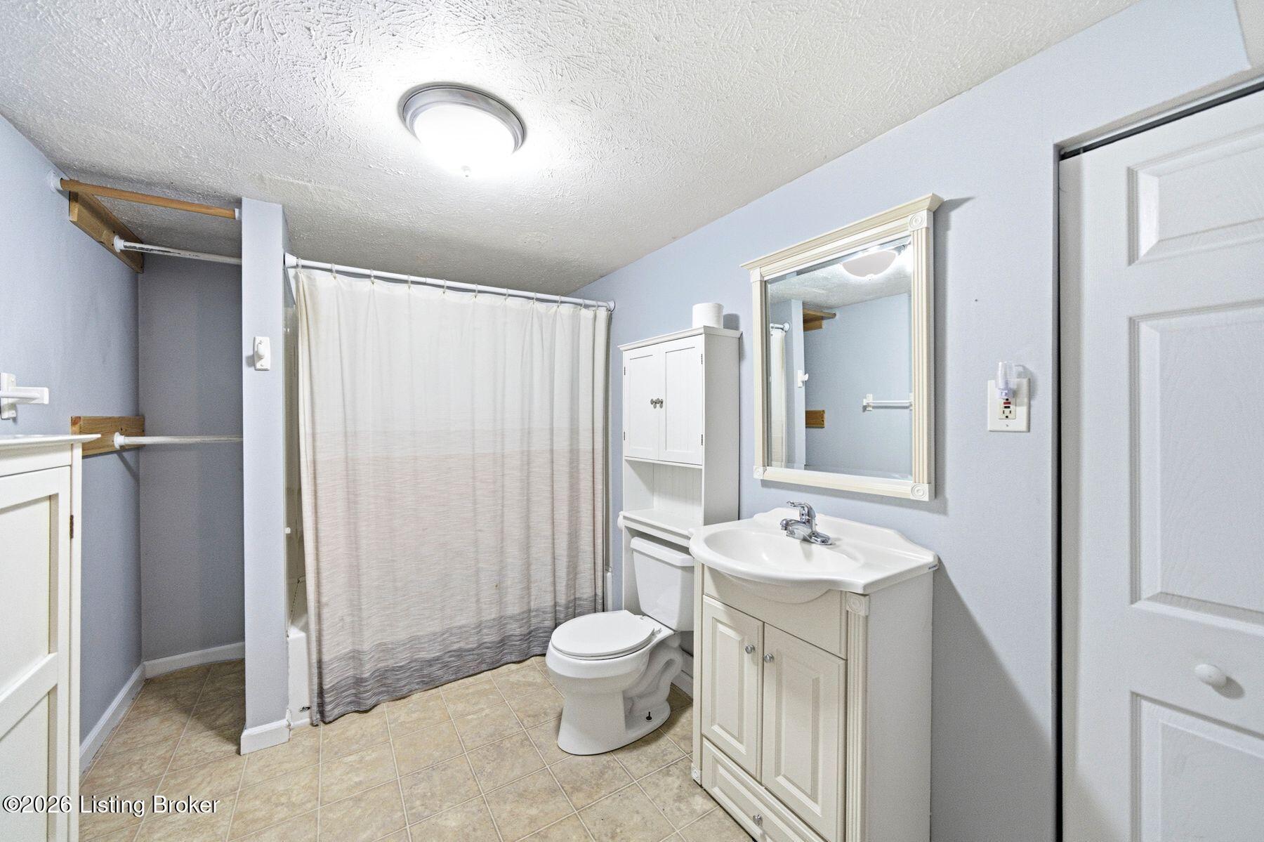 2408 Parliament Ct Property Photo 29