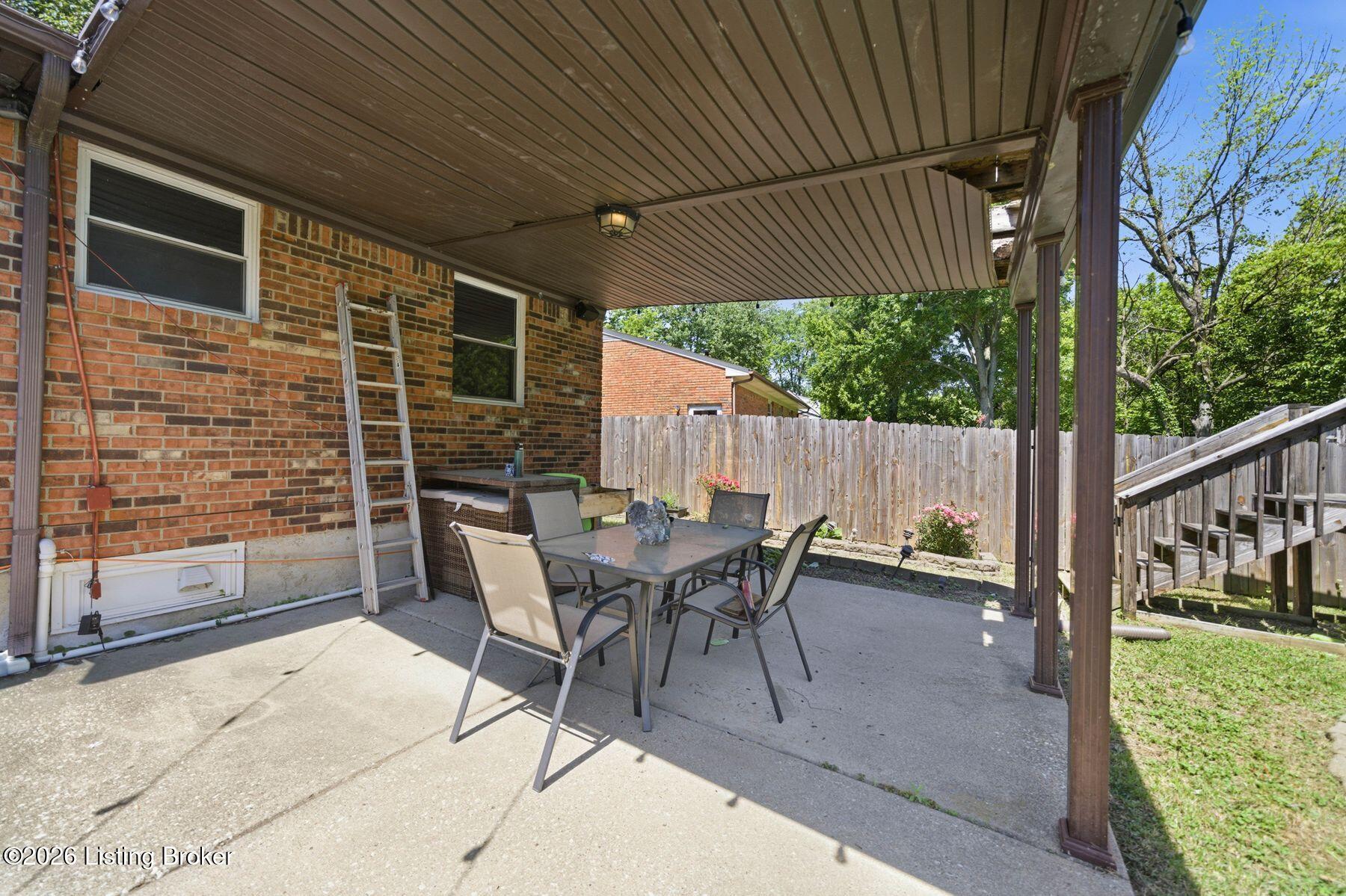 2408 Parliament Ct Property Photo 39