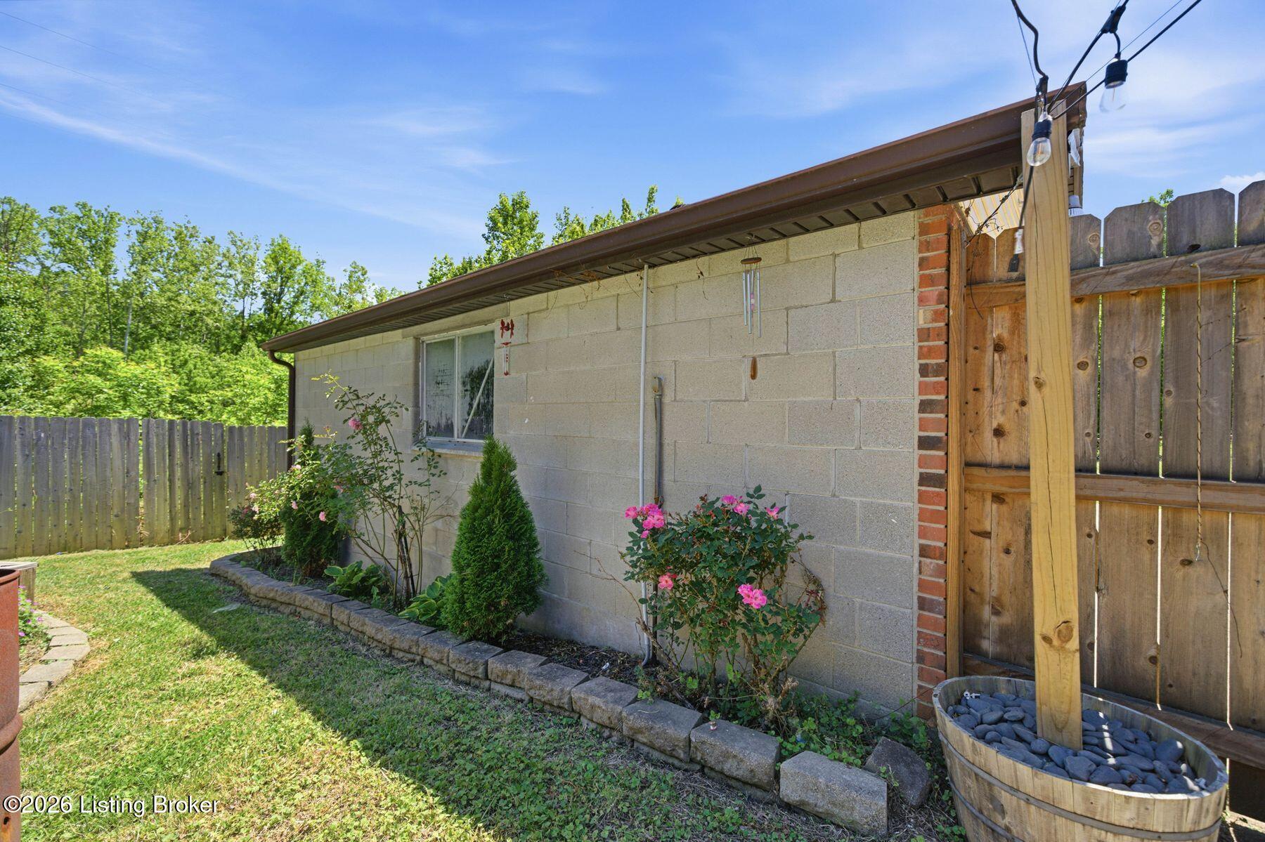 2408 Parliament Ct Property Photo 43