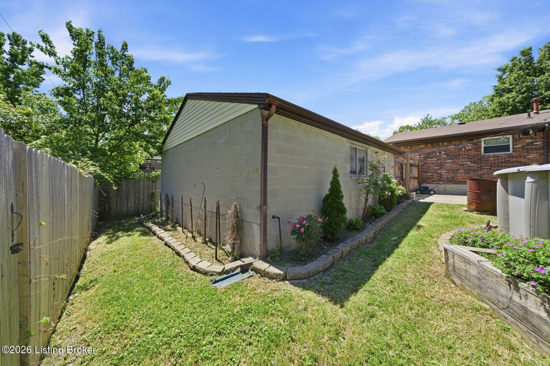 2408 Parliament Ct Property Photo 45