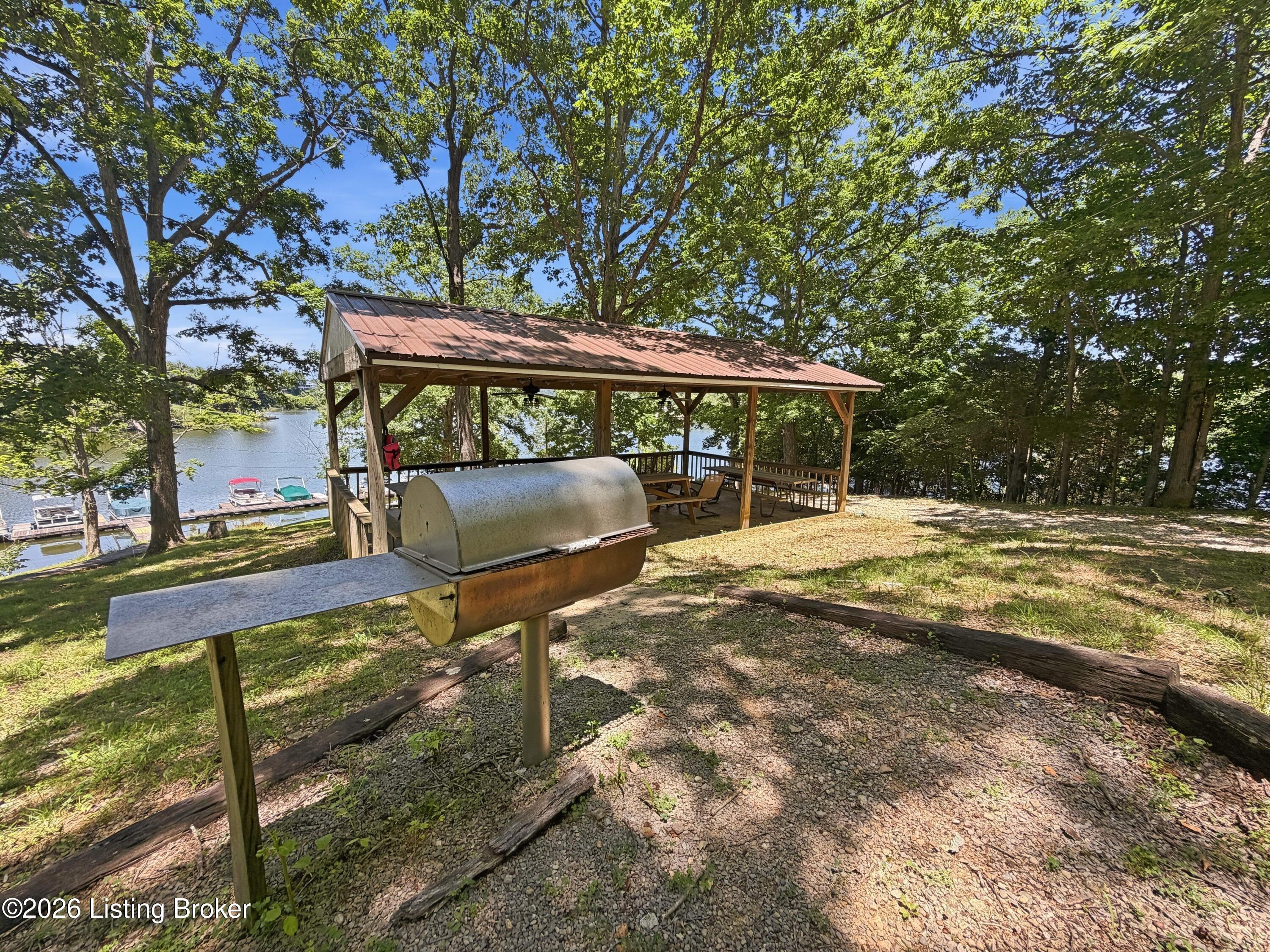 17 Bittersweet Pl Property Photo 13
