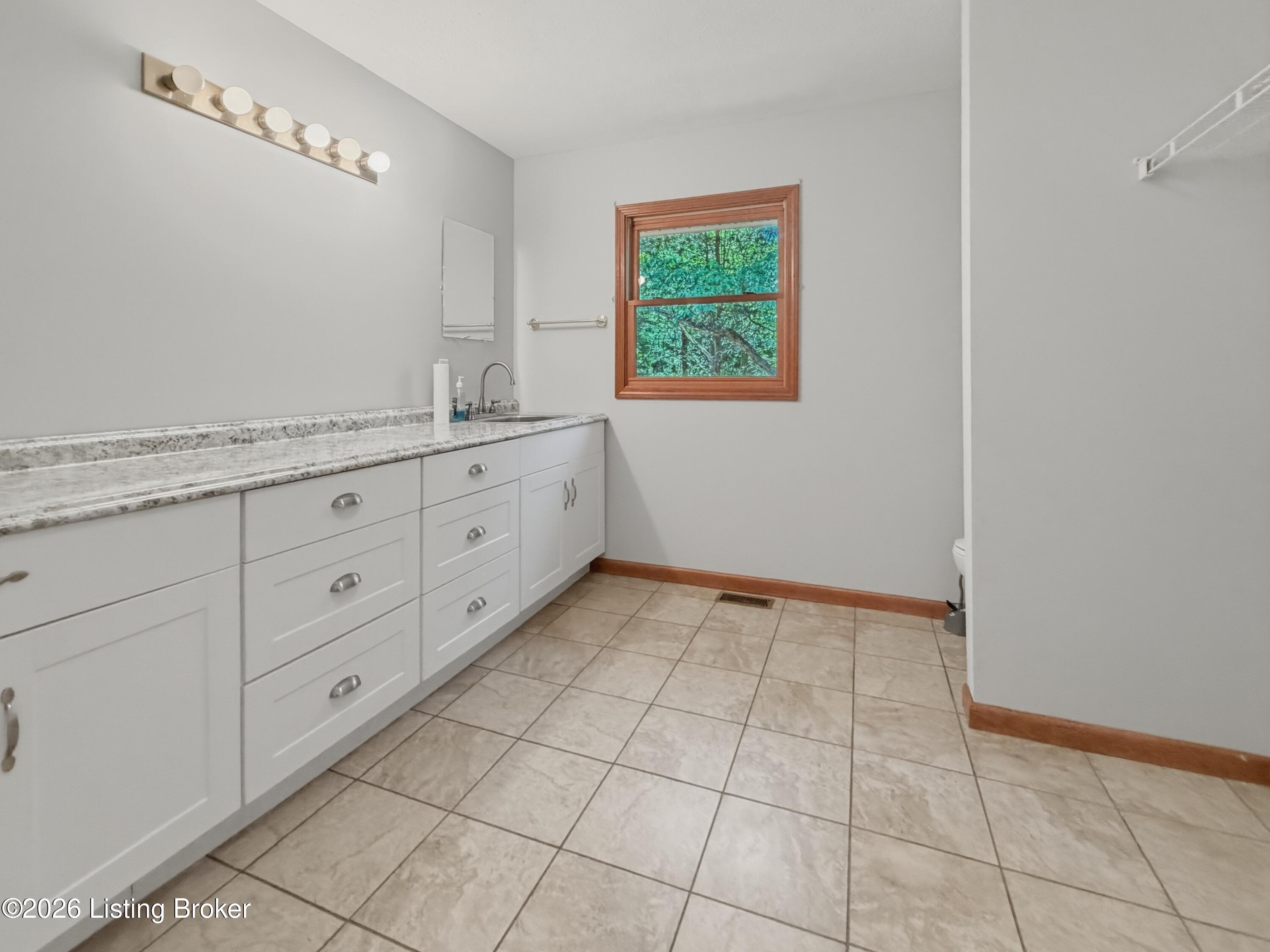17 Bittersweet Pl Property Photo 34