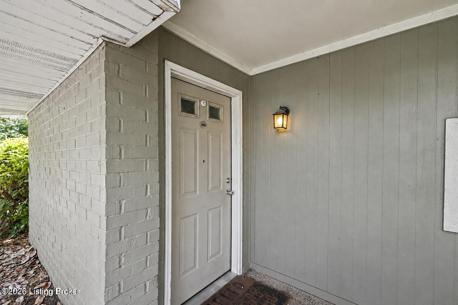 300 La Fontenay Ct Property Photo 2