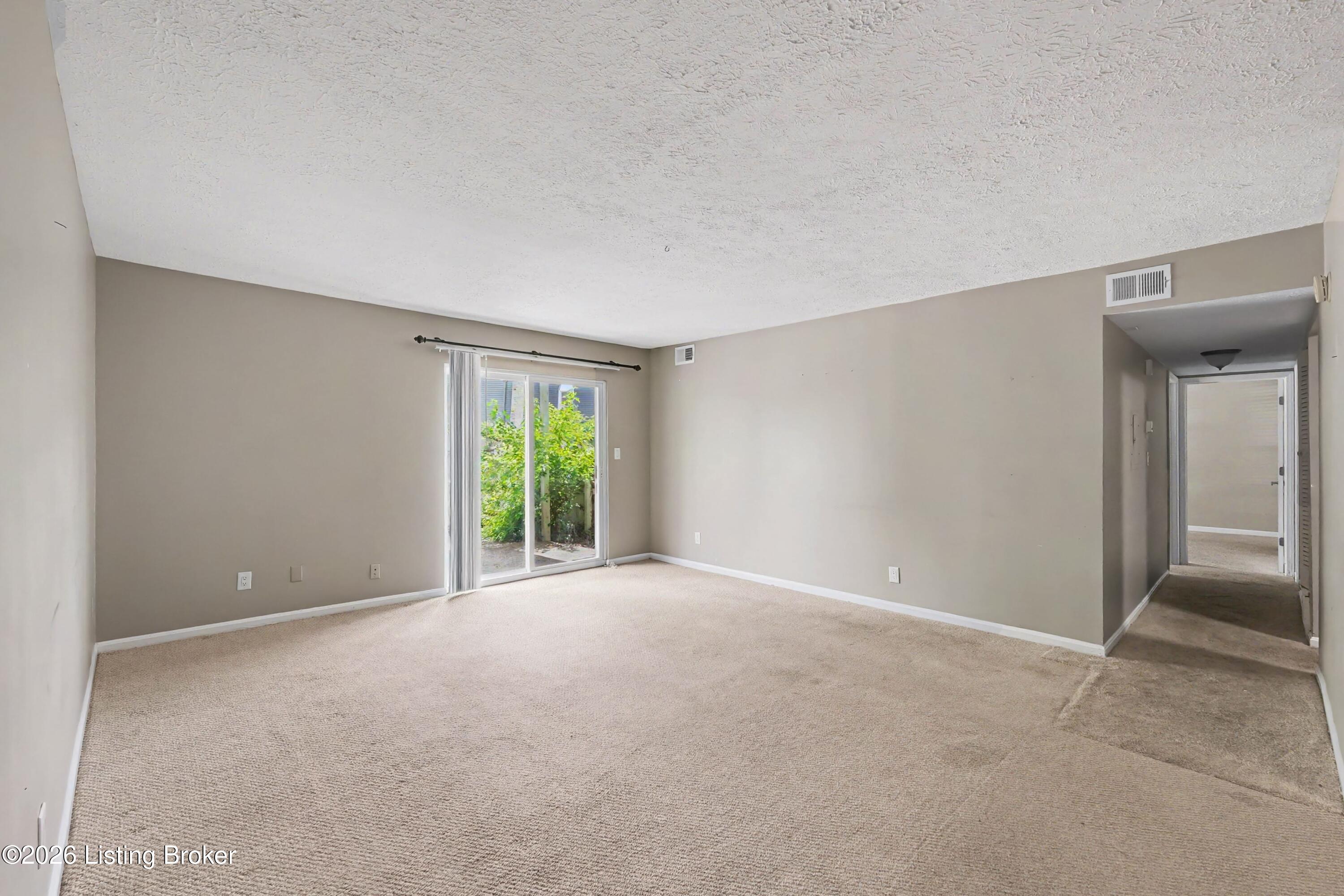 300 La Fontenay Ct Property Photo 6