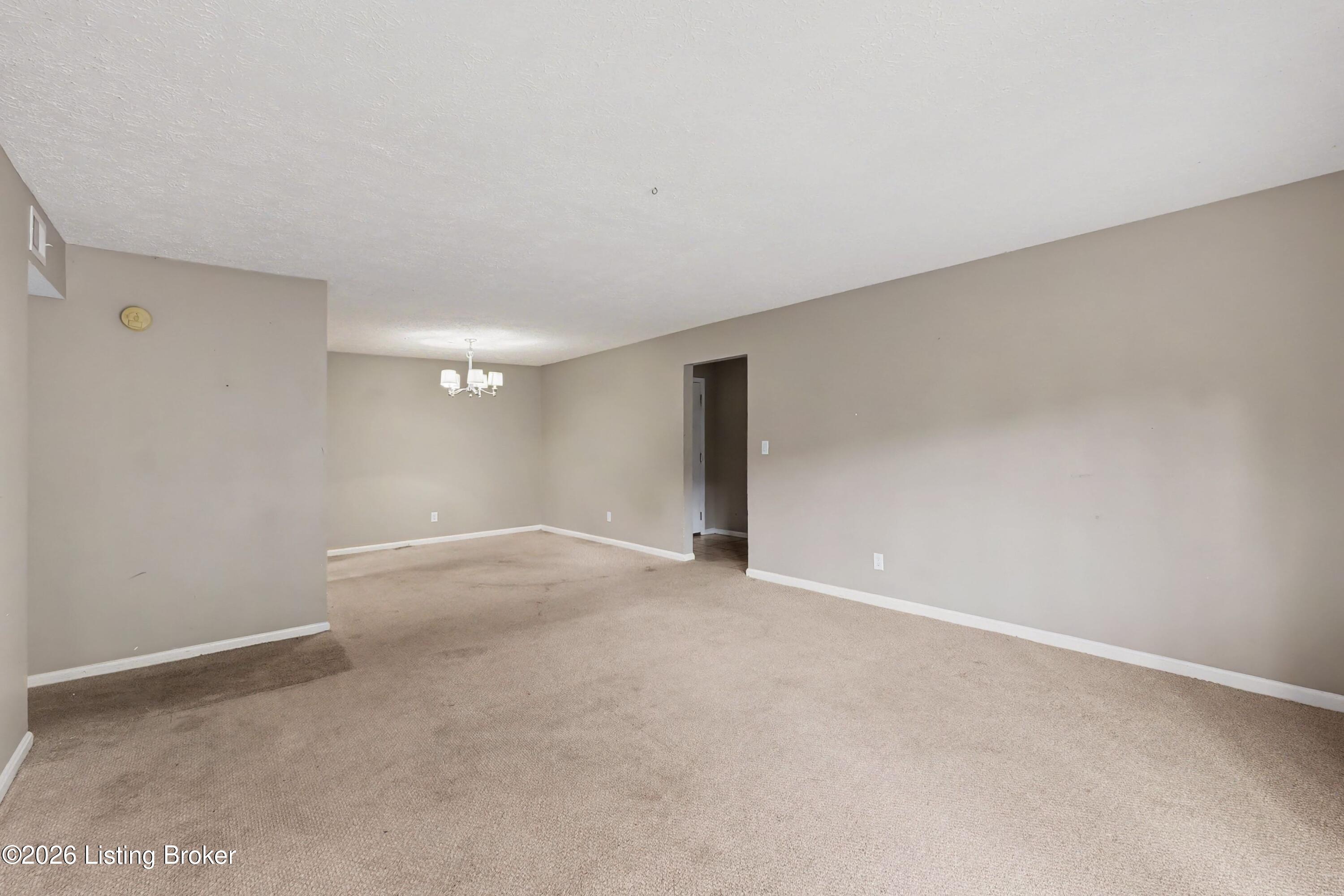 300 La Fontenay Ct Property Photo 8