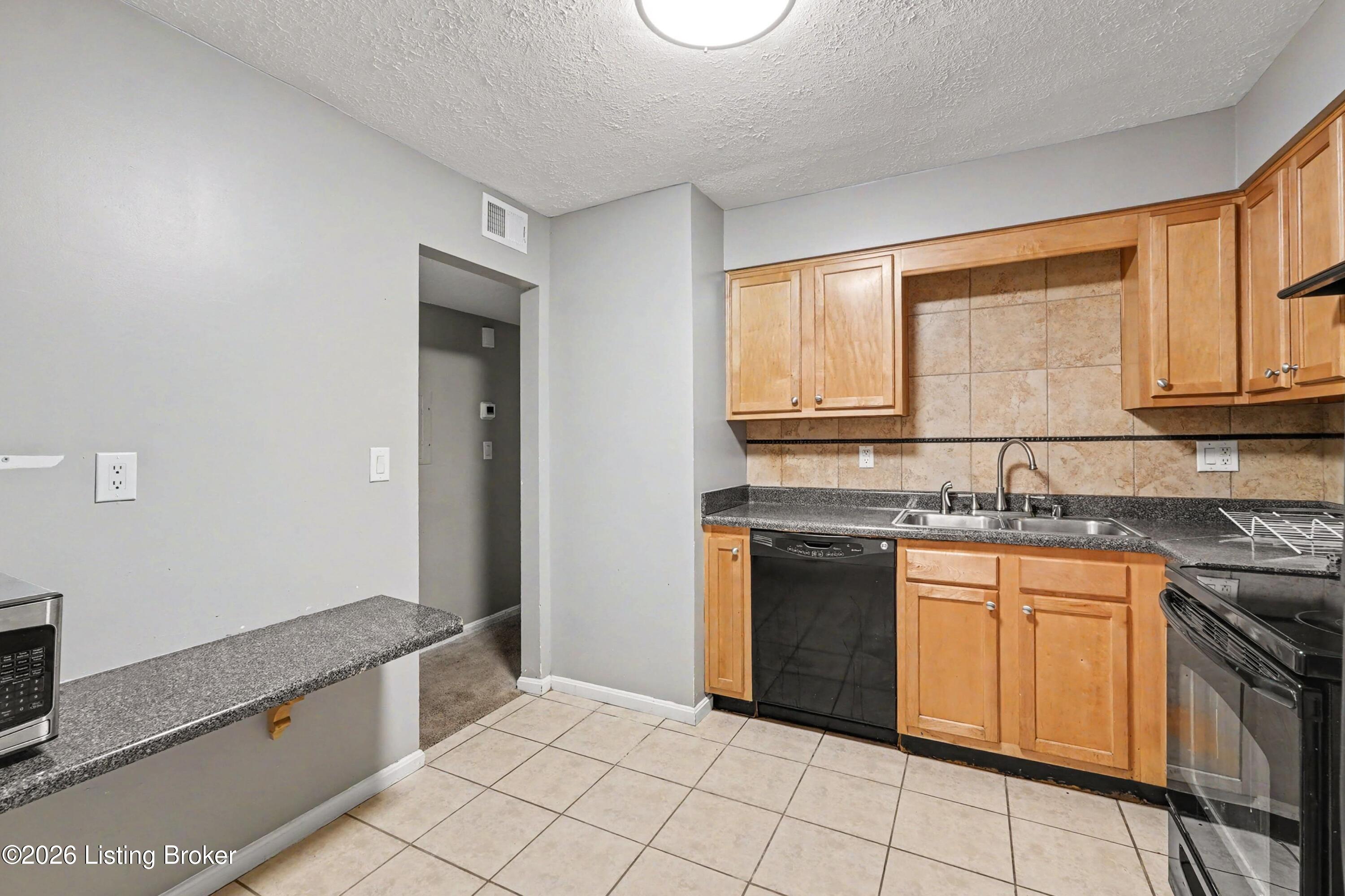 300 La Fontenay Ct Property Photo 11