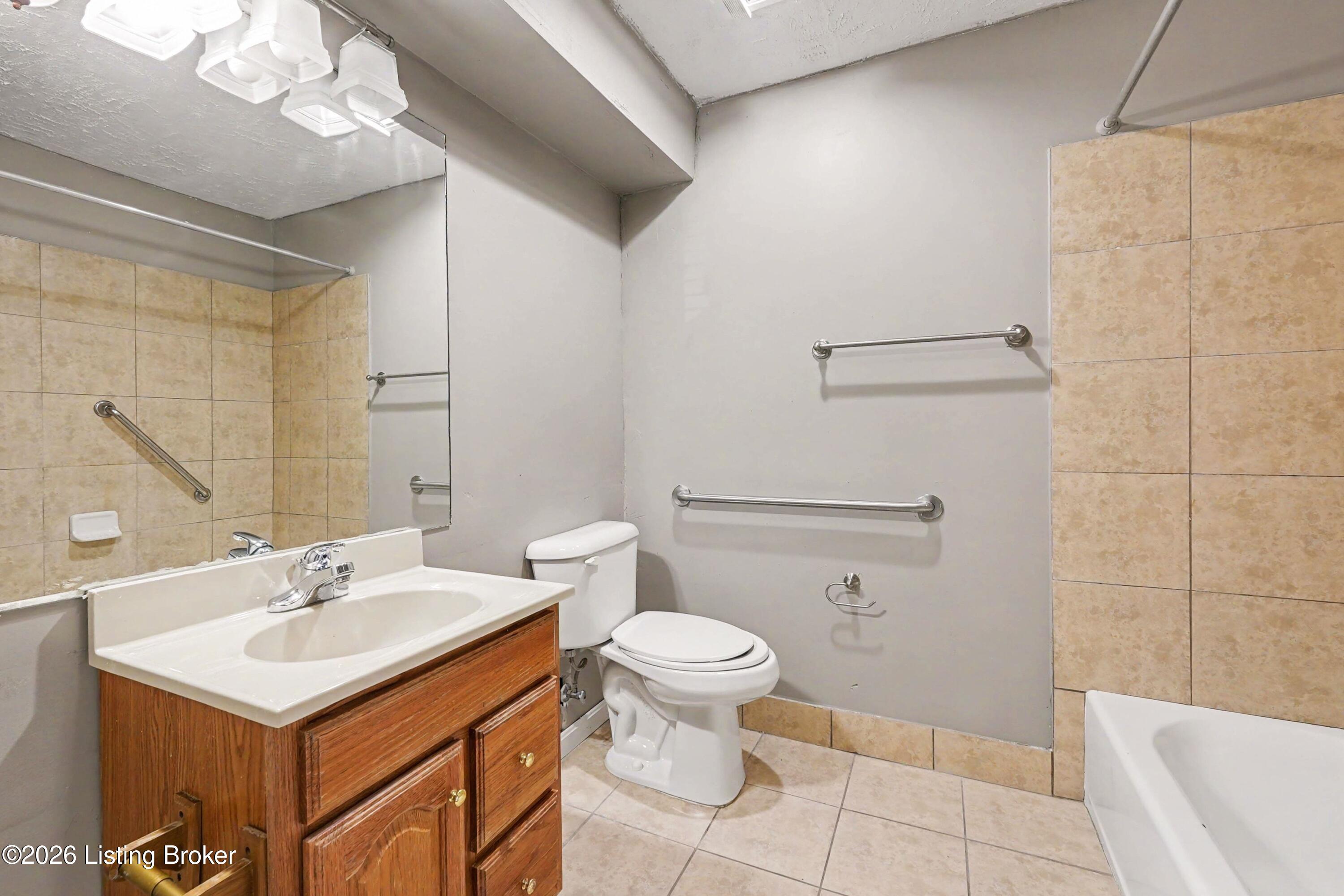 300 La Fontenay Ct Property Photo 16