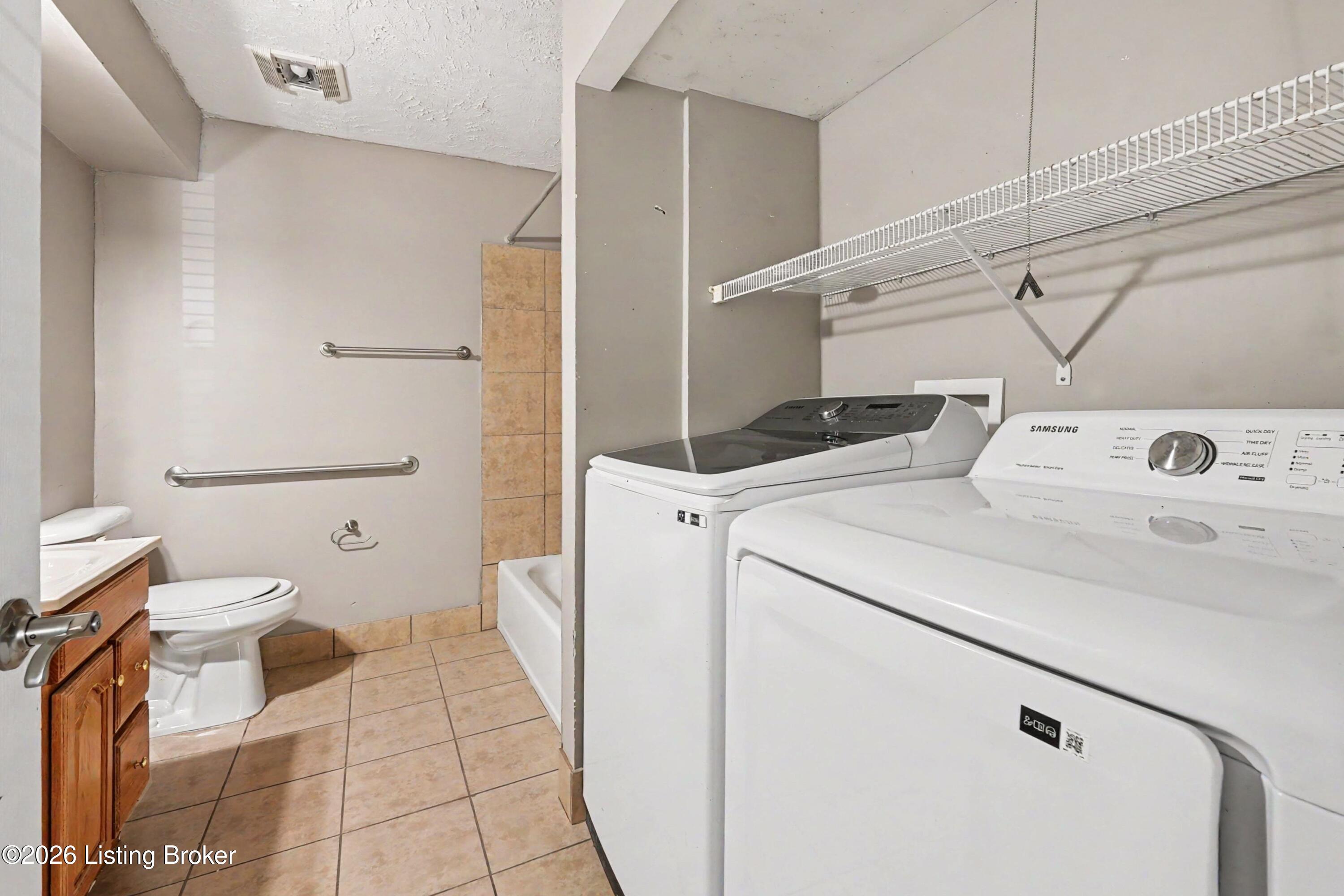 300 La Fontenay Ct Property Photo 17