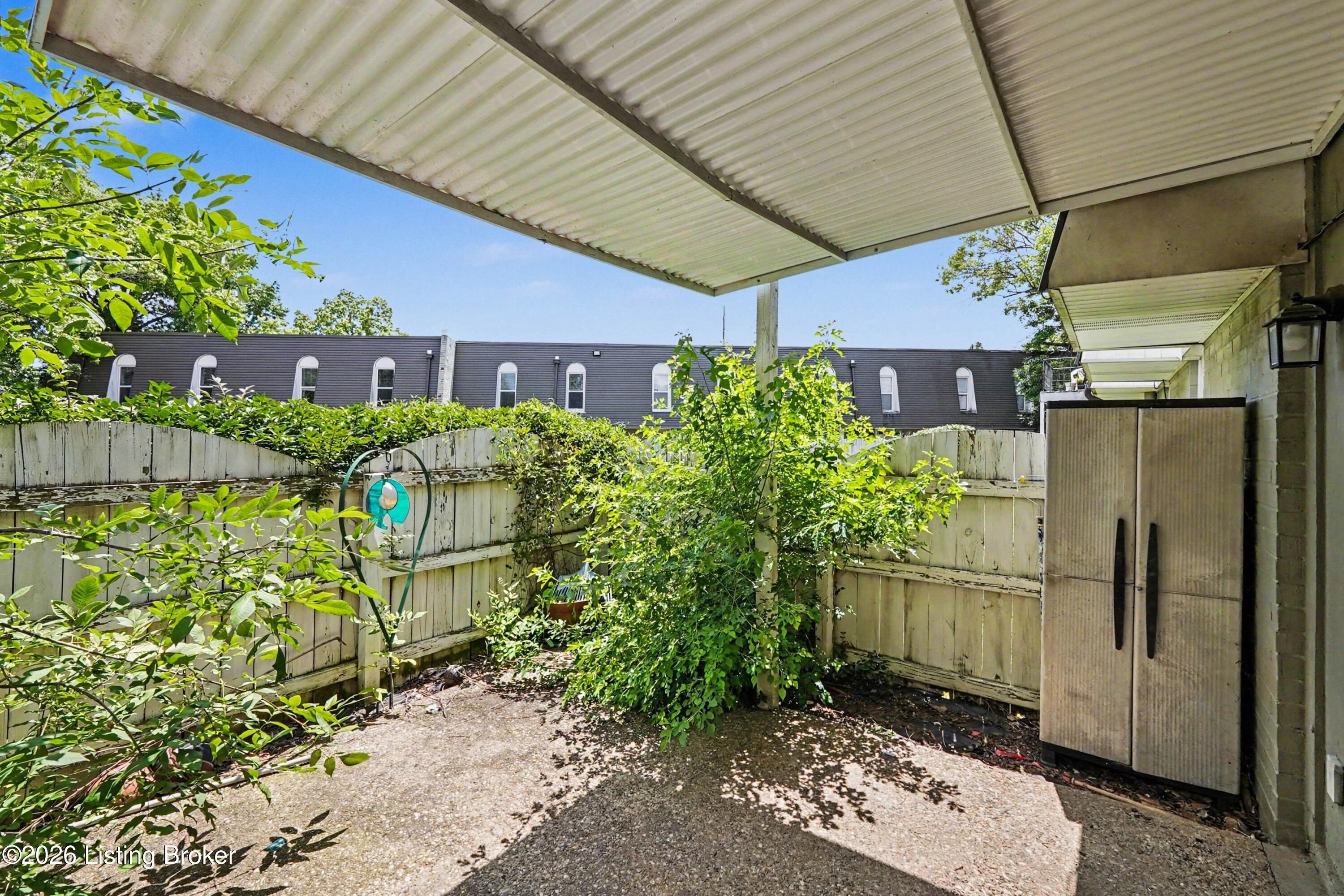 300 La Fontenay Ct Property Photo 23