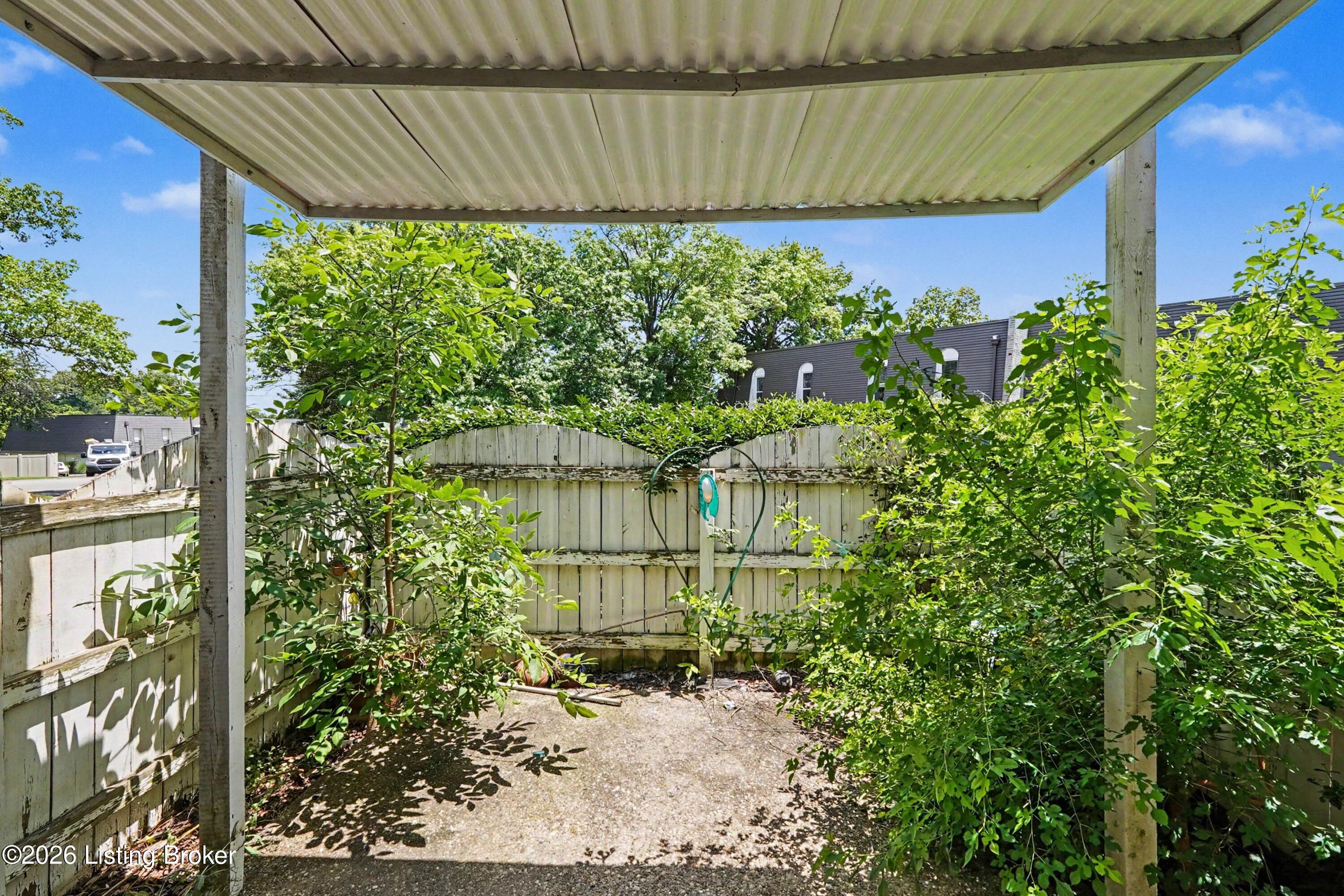 300 La Fontenay Ct Property Photo 25