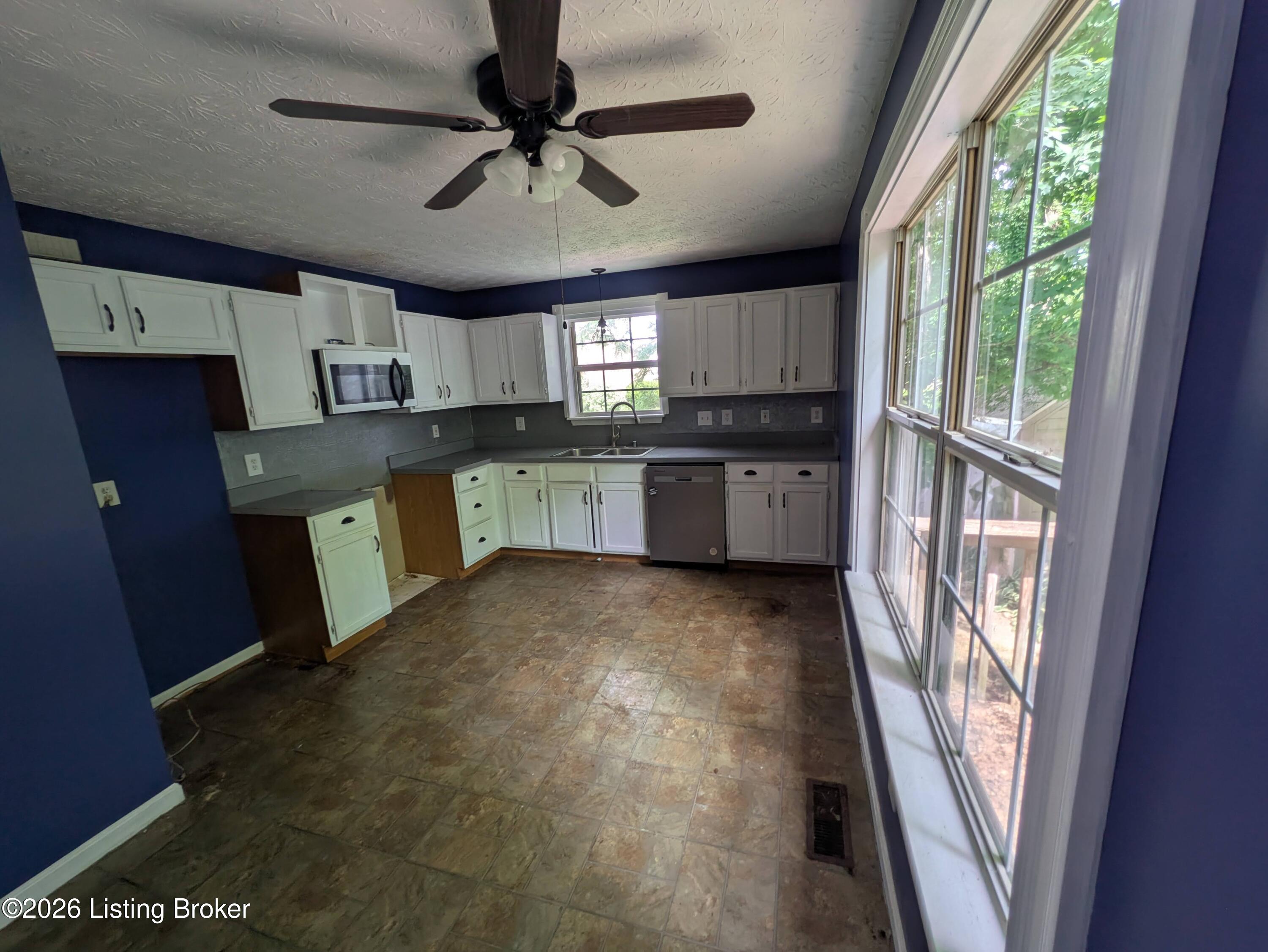 127 Clearview Dr Property Photo 12