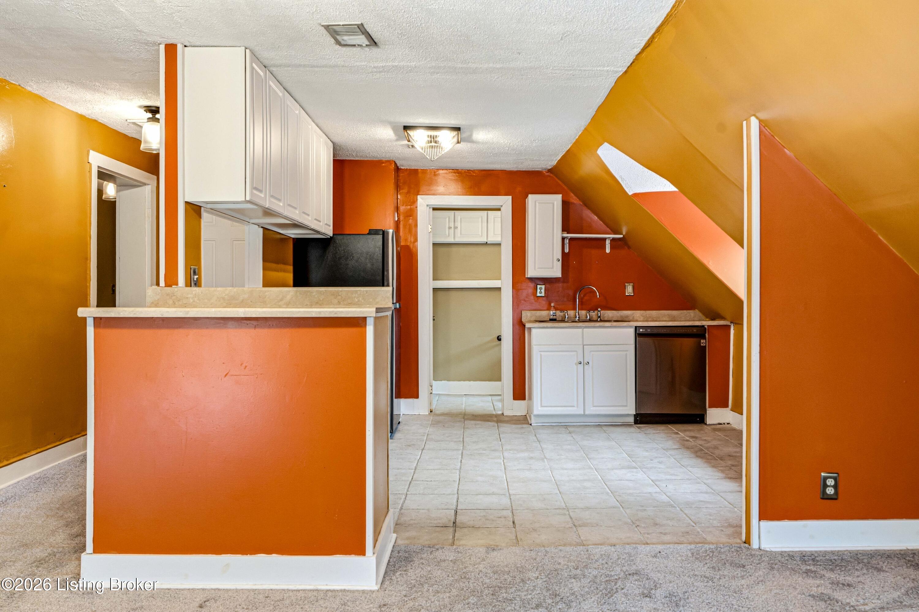 1127 S Brook St Apt 5 Property Photo 11