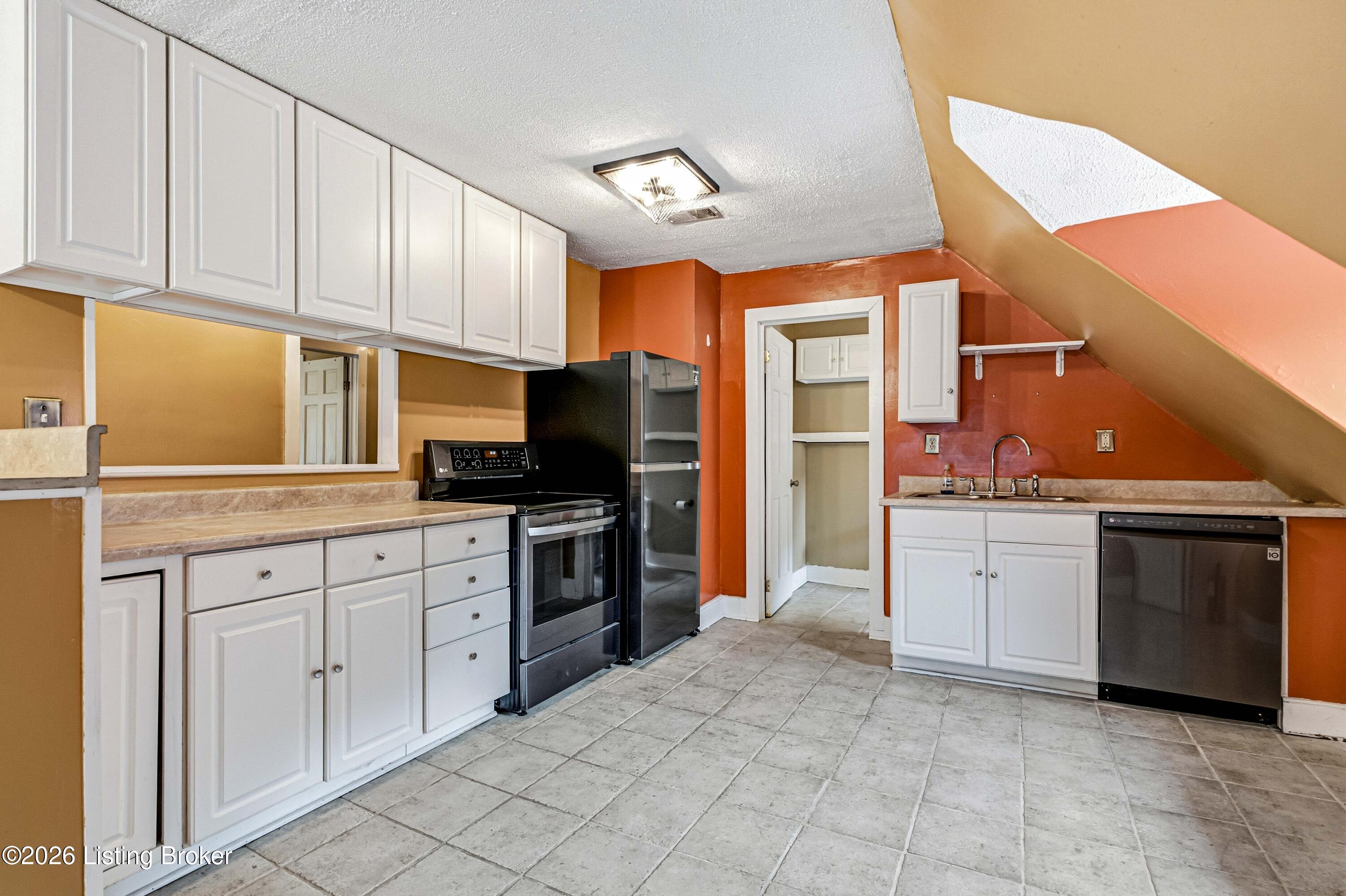 1127 S Brook St Apt 5 Property Photo 12
