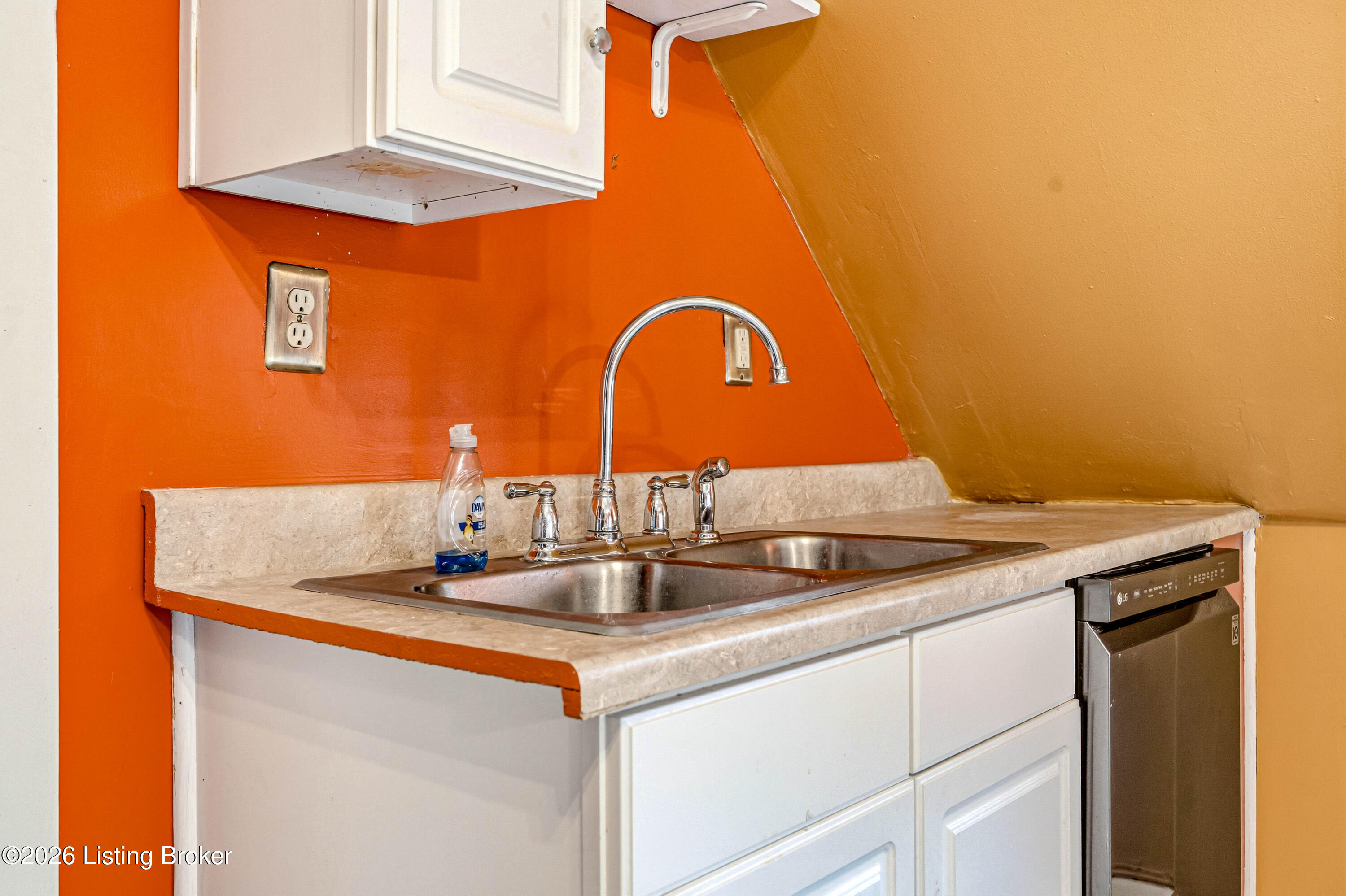1127 S Brook St Apt 5 Property Photo 14
