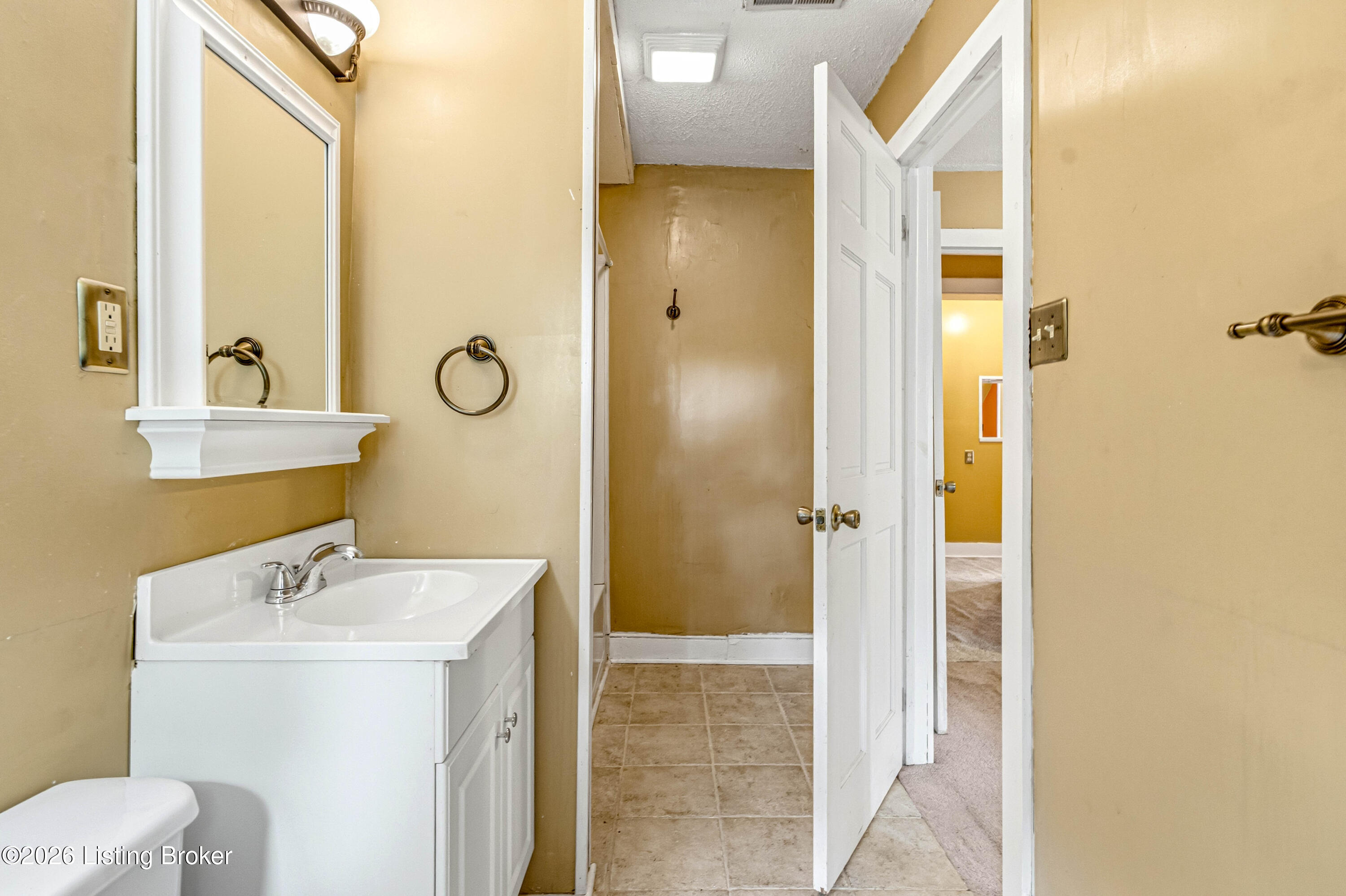 1127 S Brook St Apt 5 Property Photo 25