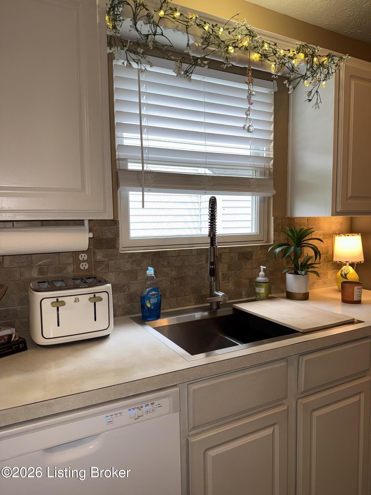 10227 Riverstone Cir Property Photo 9