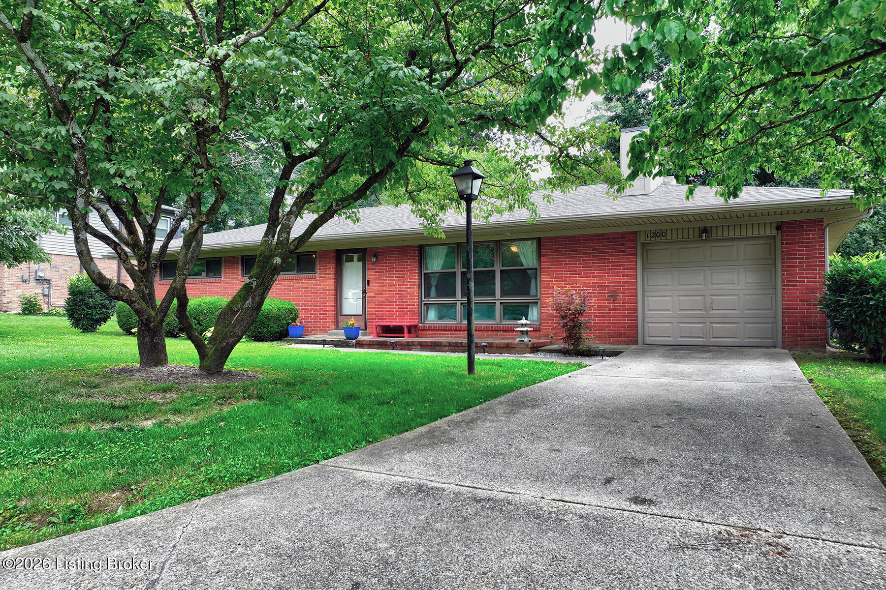 1200 Meadowridge Trail Property Photo 2