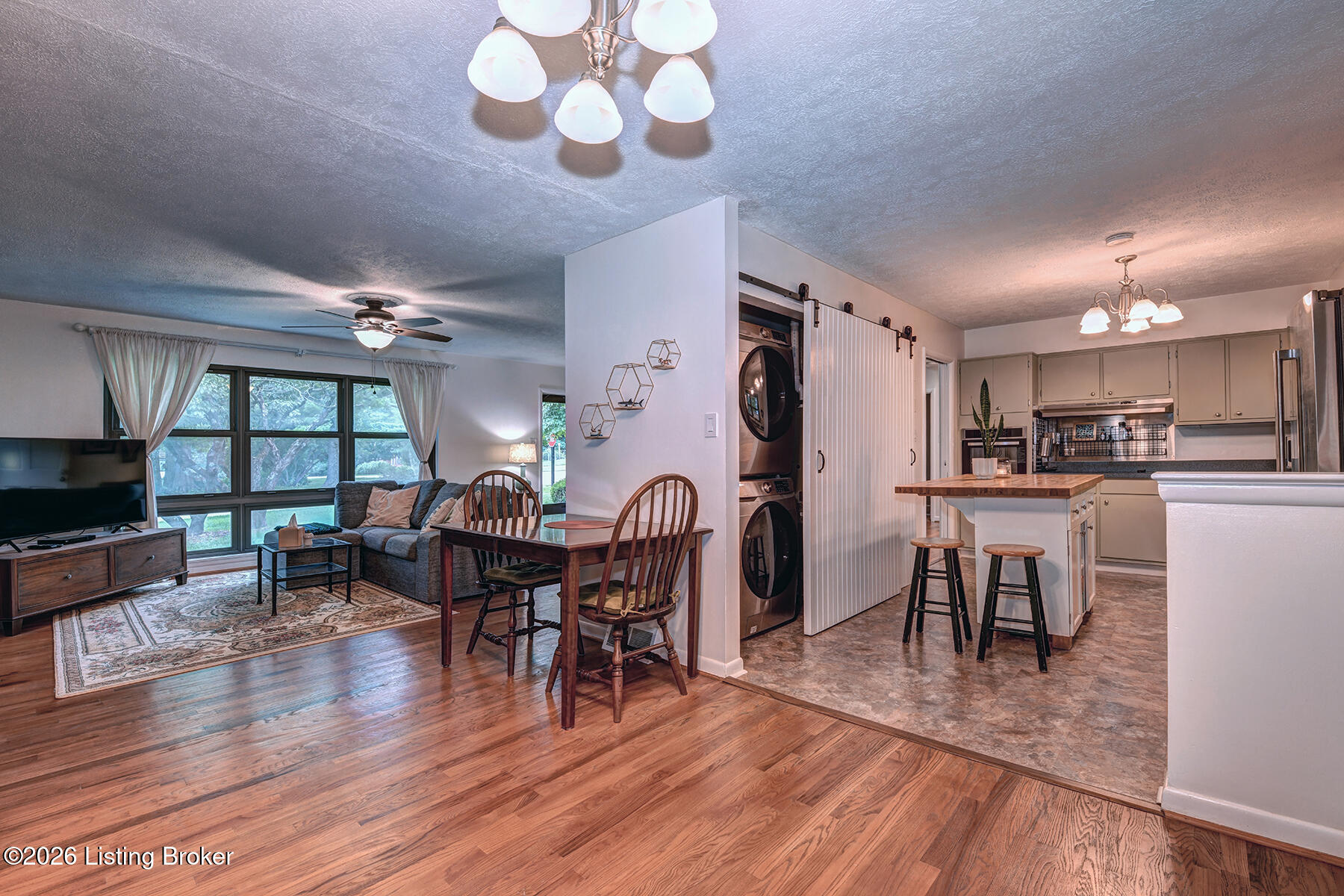 1200 Meadowridge Trail Property Photo 12