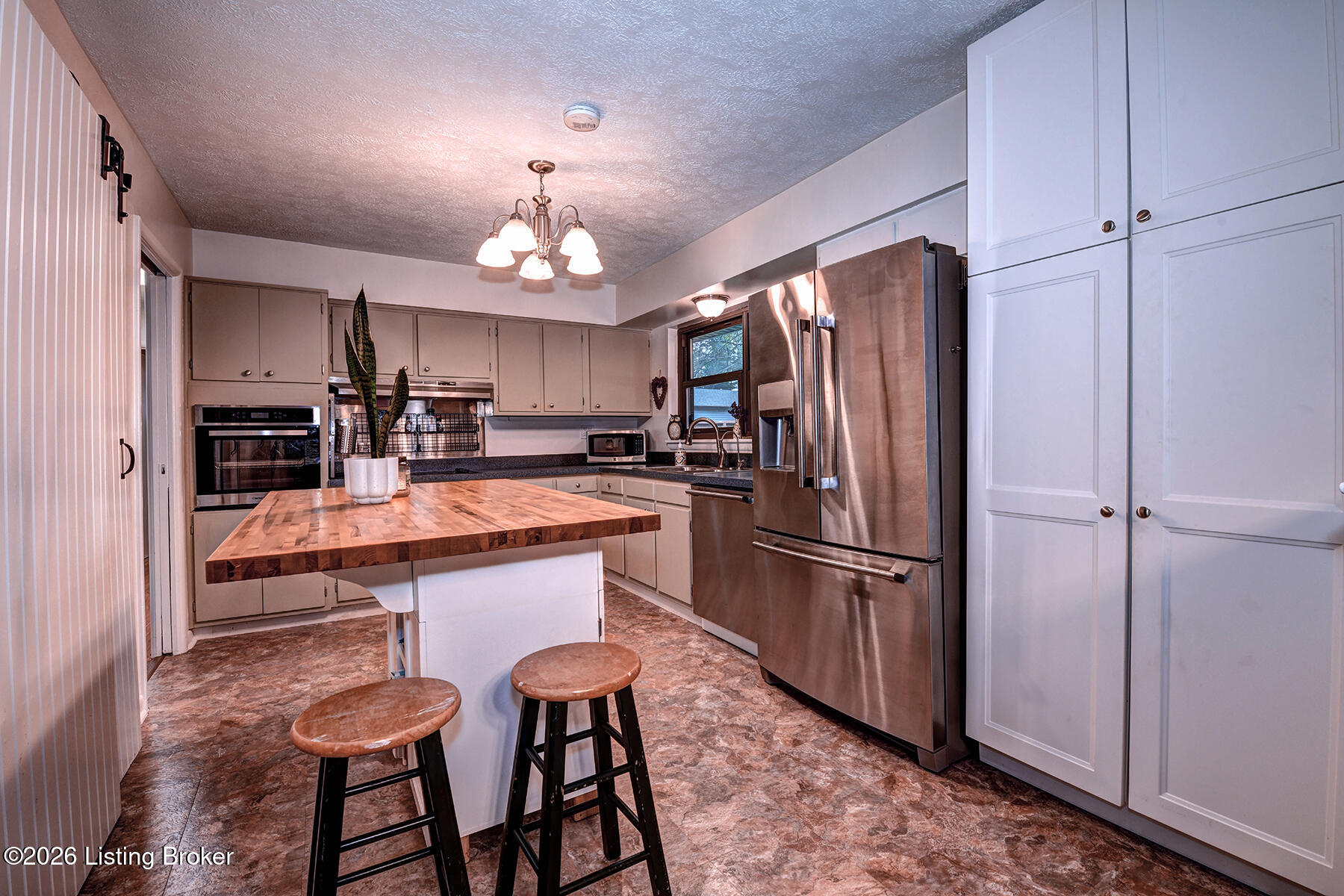 1200 Meadowridge Trail Property Photo 14