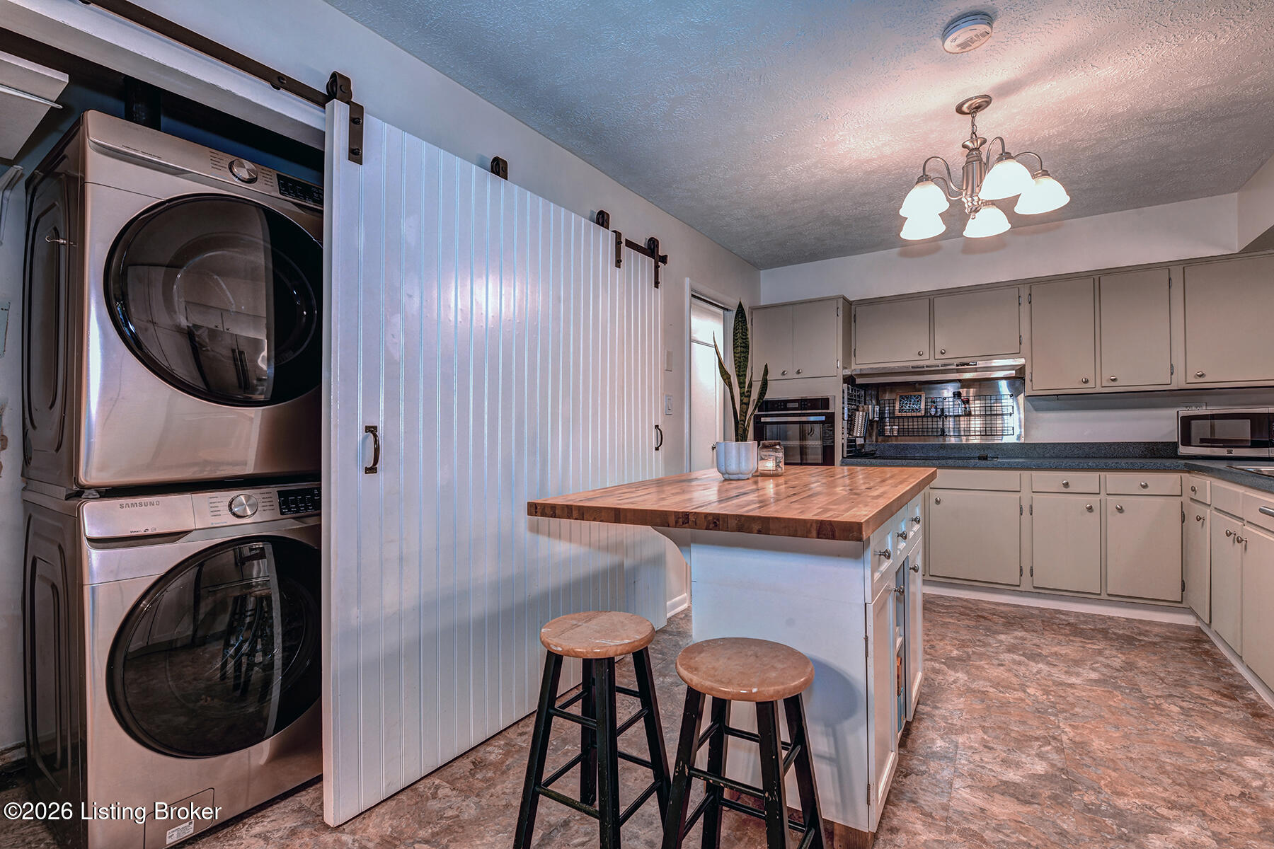 1200 Meadowridge Trail Property Photo 15