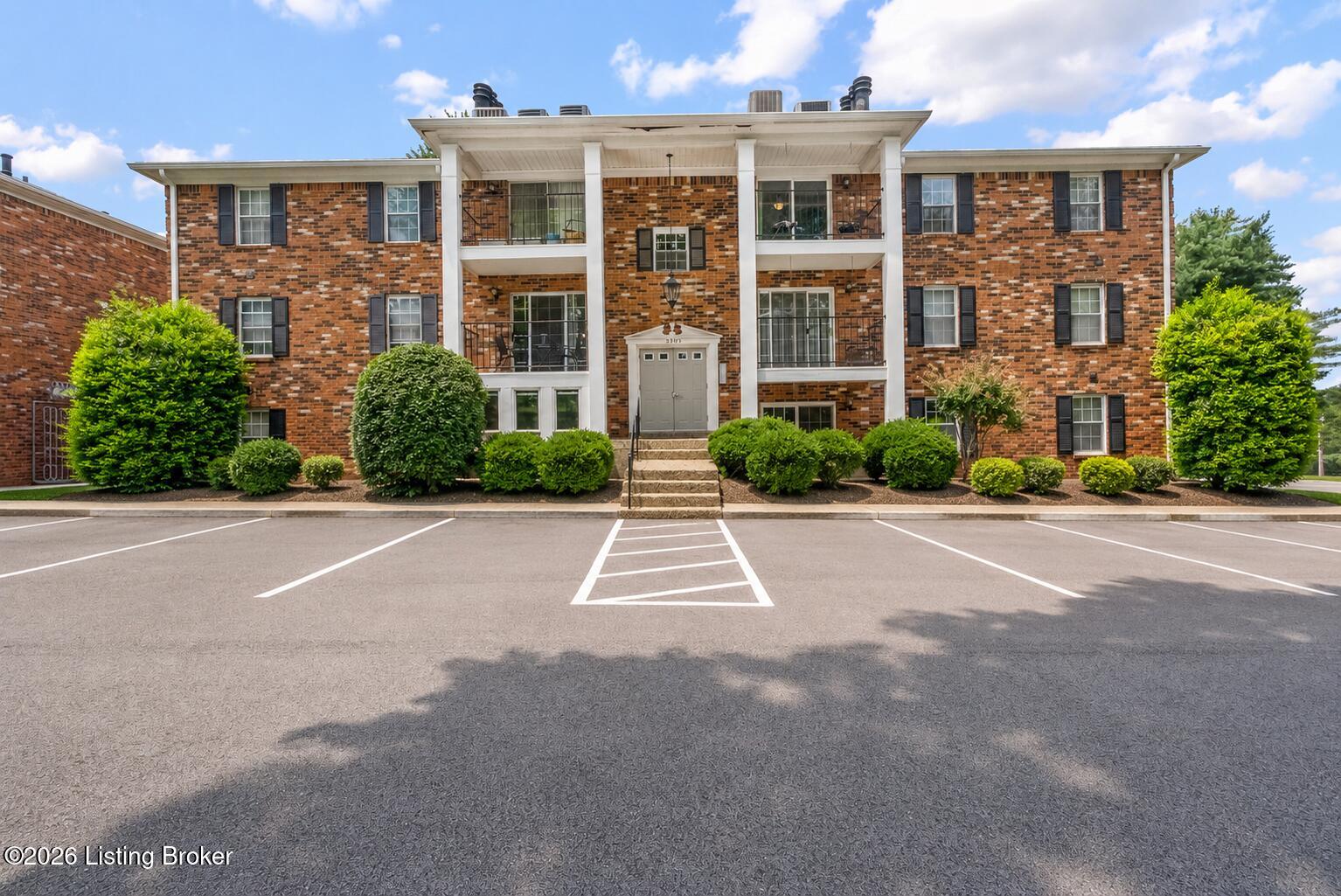 3307 Colonial Manor Cir Unit 6b Property Photo 1