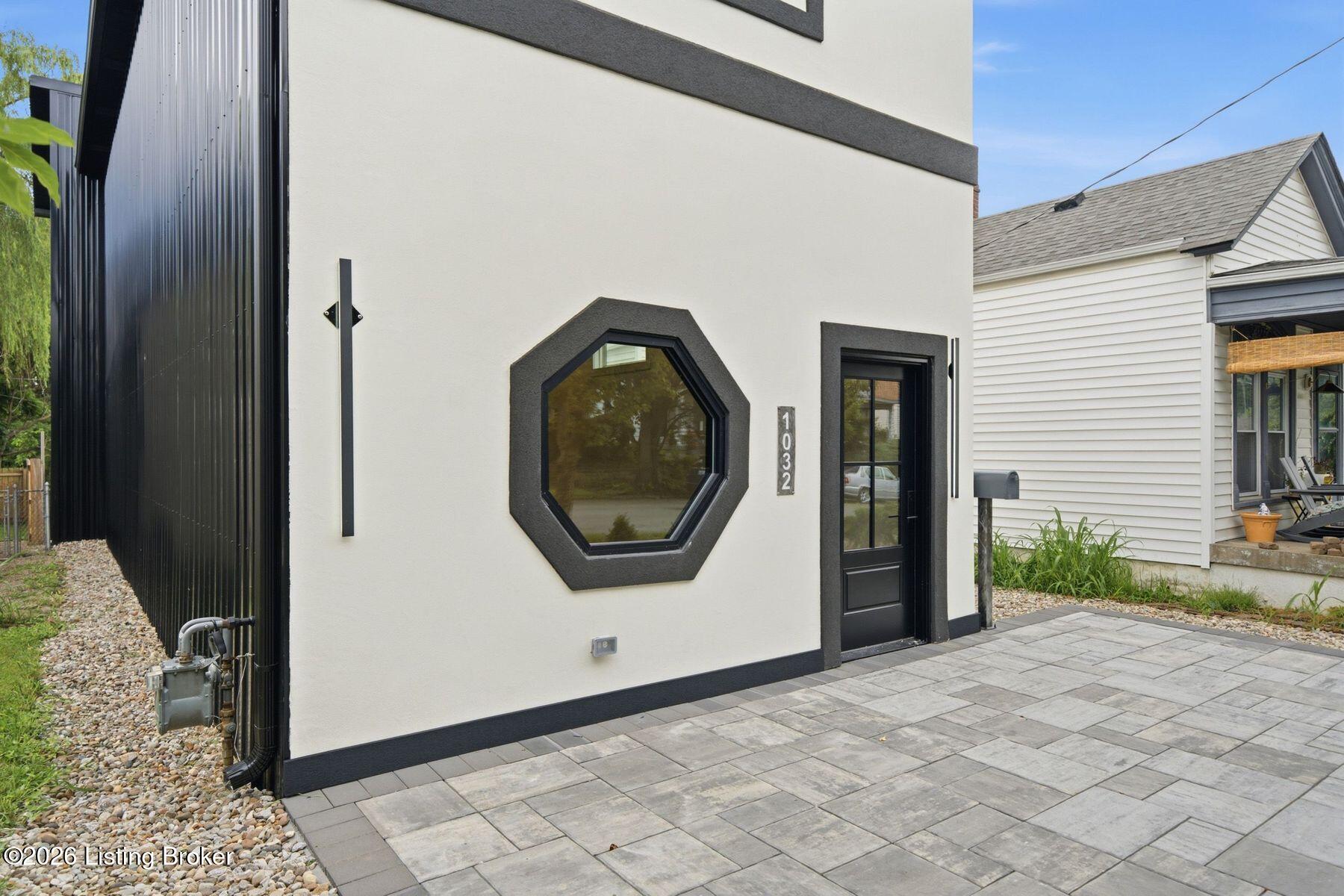 1032 Lydia St Property Photo 3