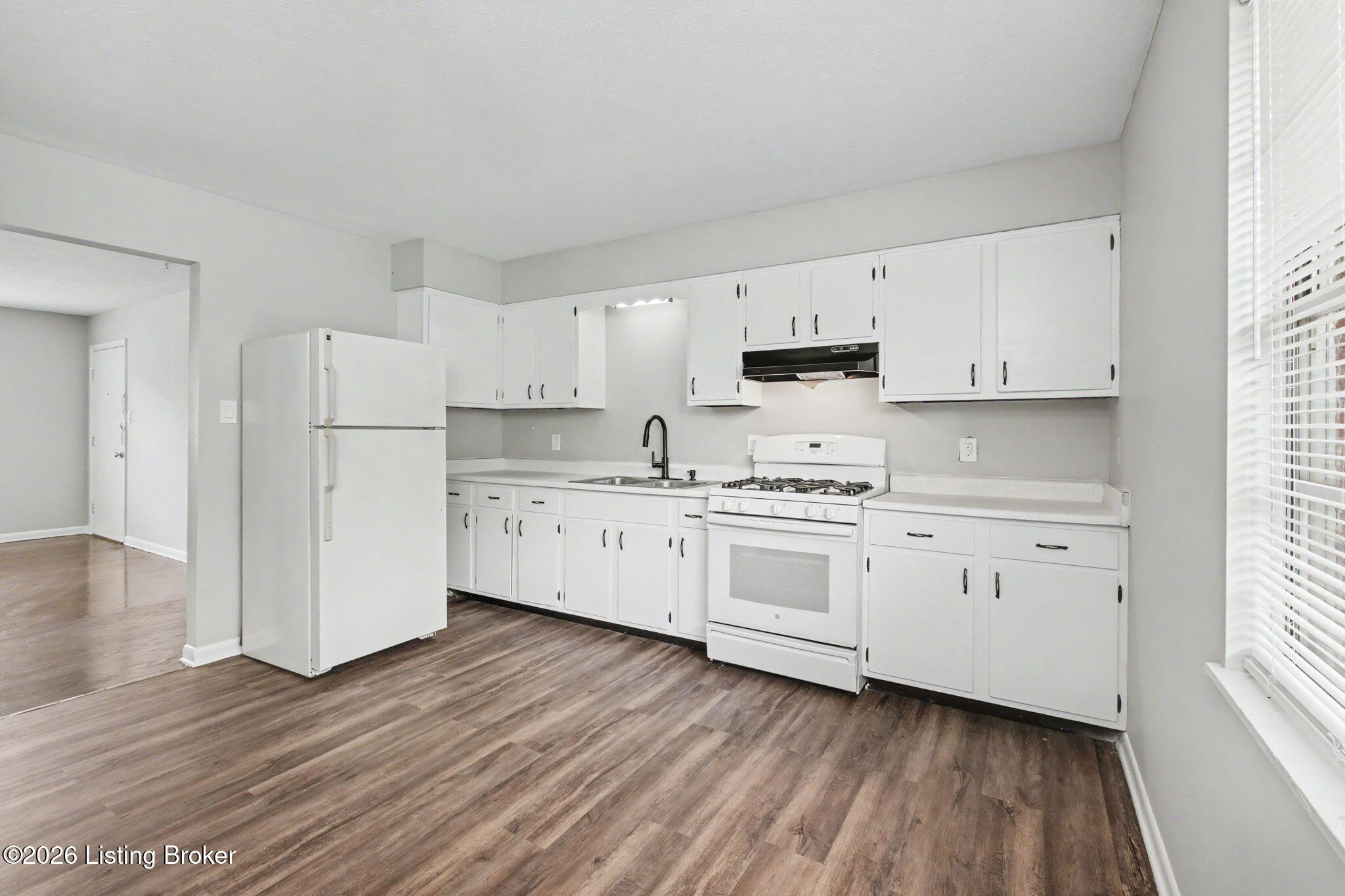 2632 Lindsay Ave C4 Property Photo 7