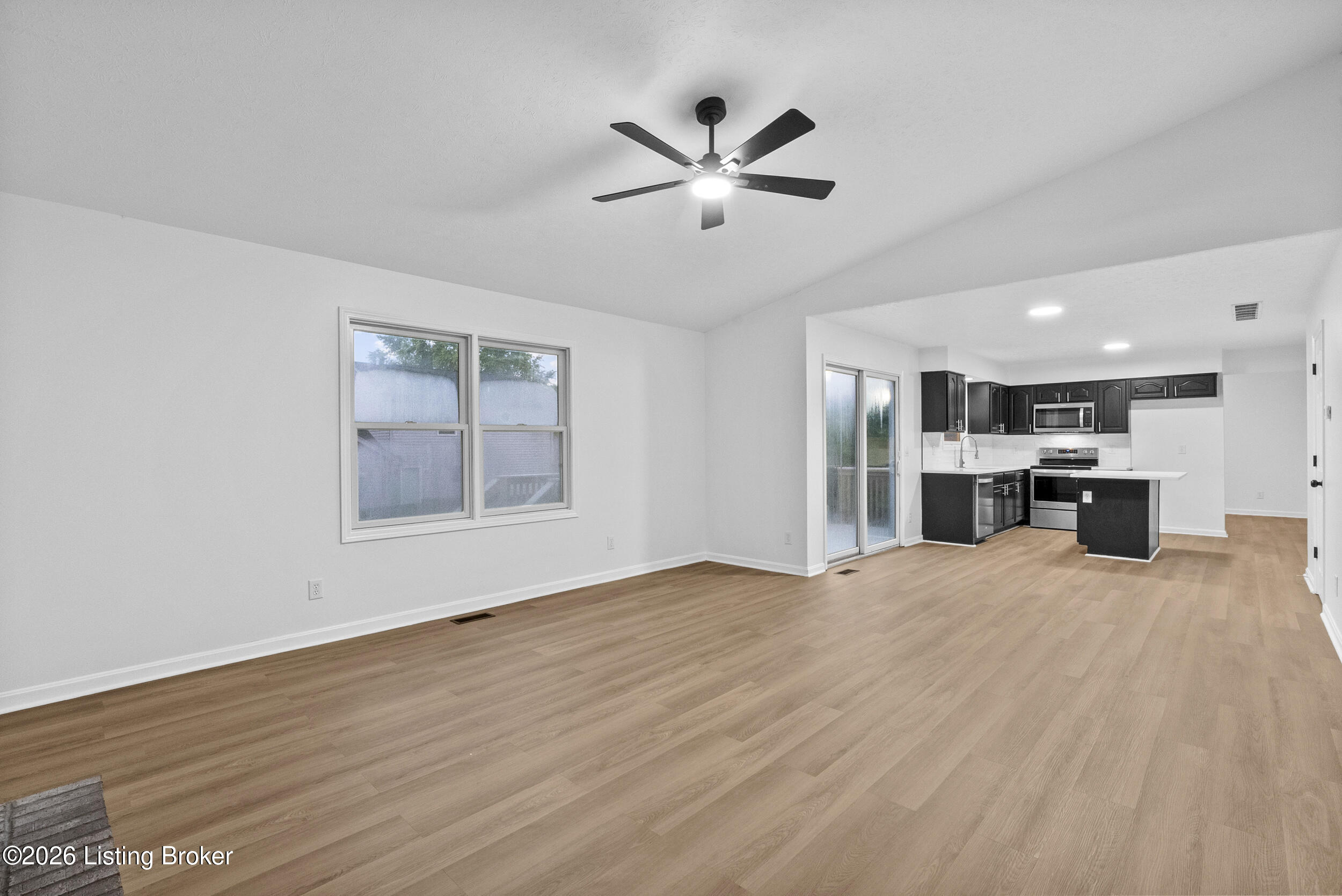 243 Grand Central Dr Property Photo 10