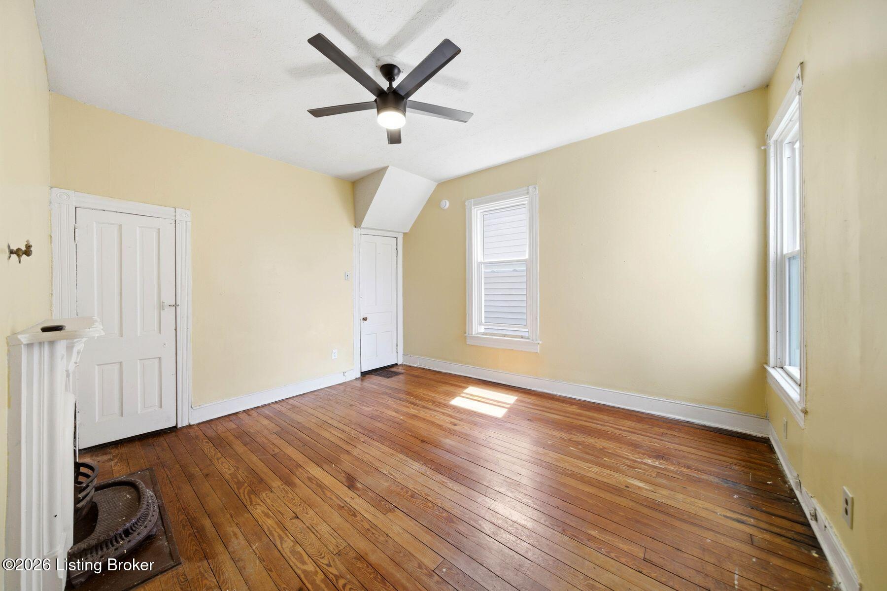 1314 Morton Ave Property Photo 33