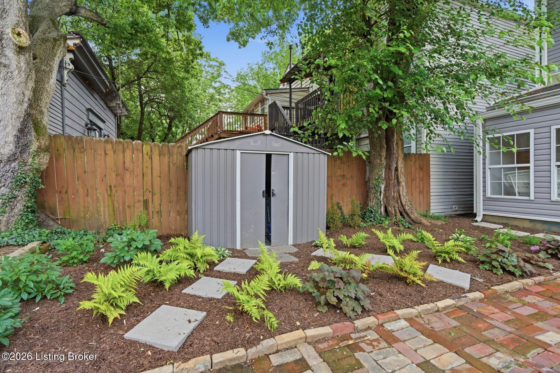 1314 Morton Ave Property Photo 49
