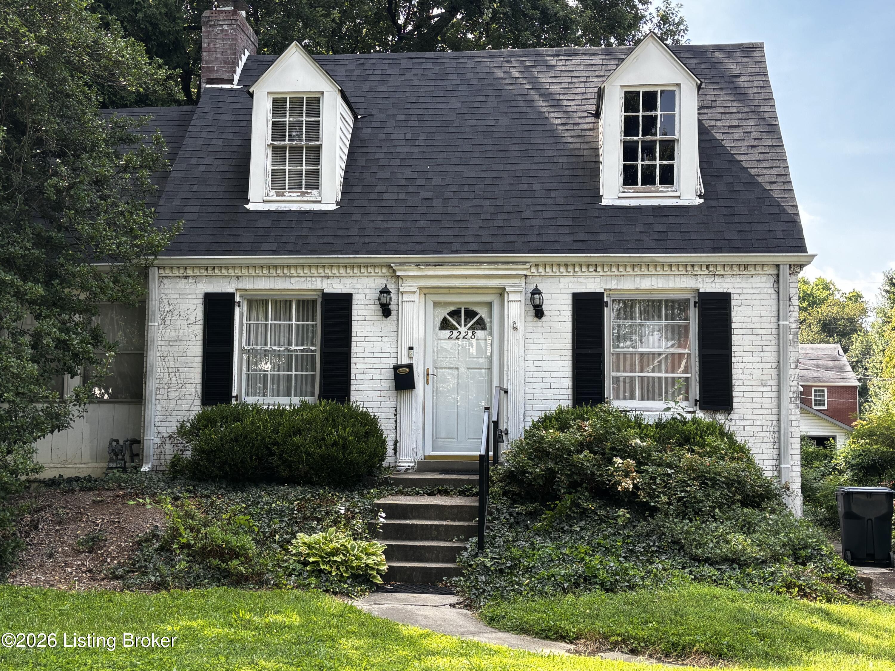 2228 Gladstone Ave Property Photo 1