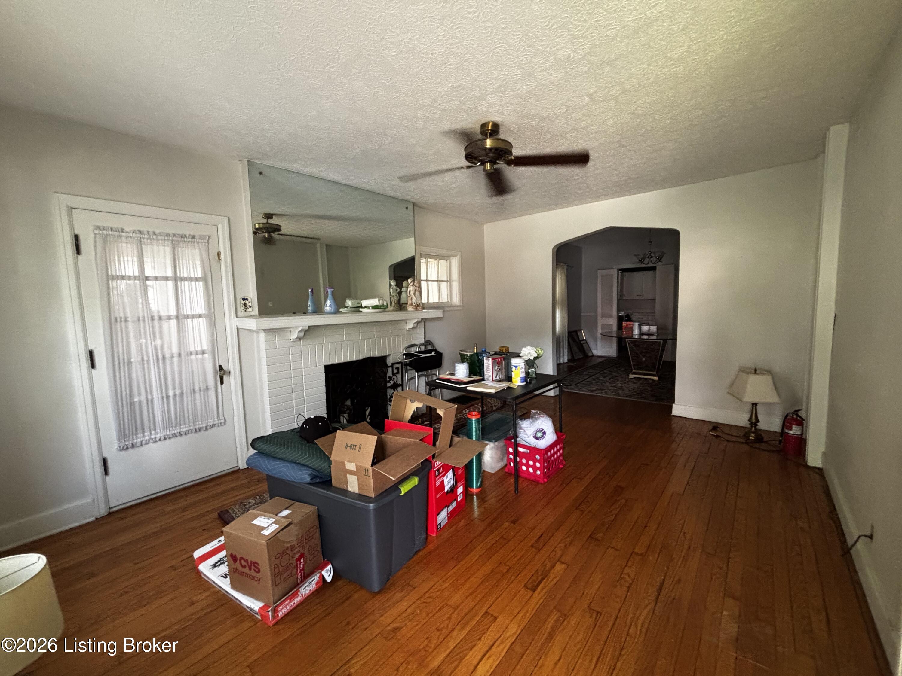 2228 Gladstone Ave Property Photo 2
