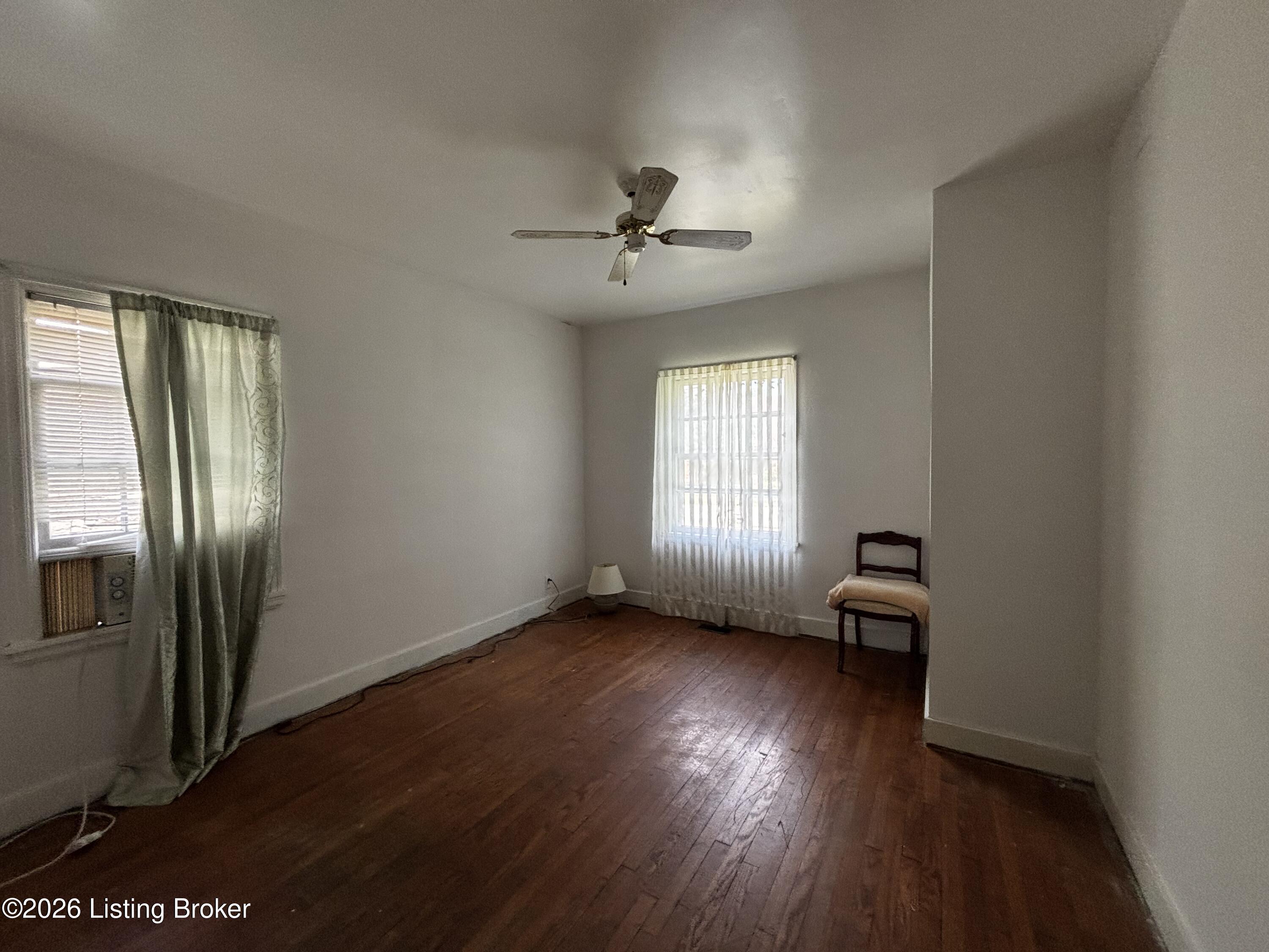 2228 Gladstone Ave Property Photo 3