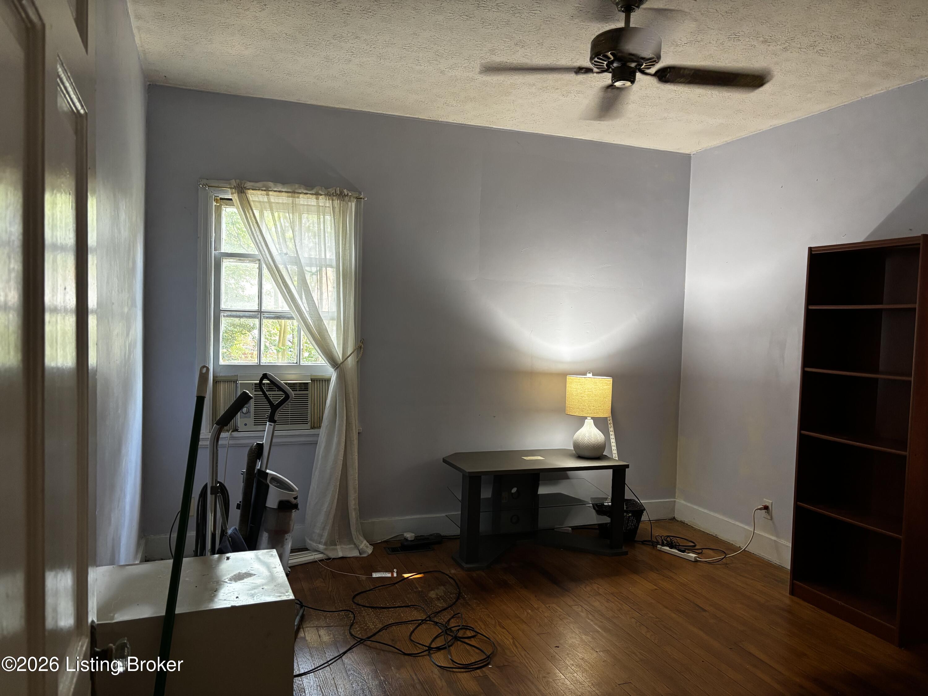2228 Gladstone Ave Property Photo 4
