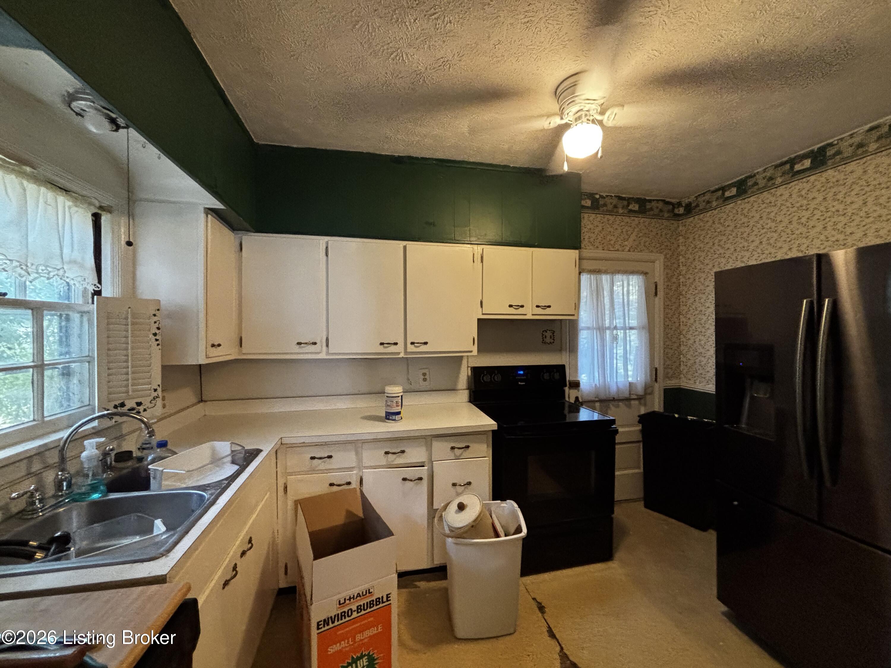 2228 Gladstone Ave Property Photo 6