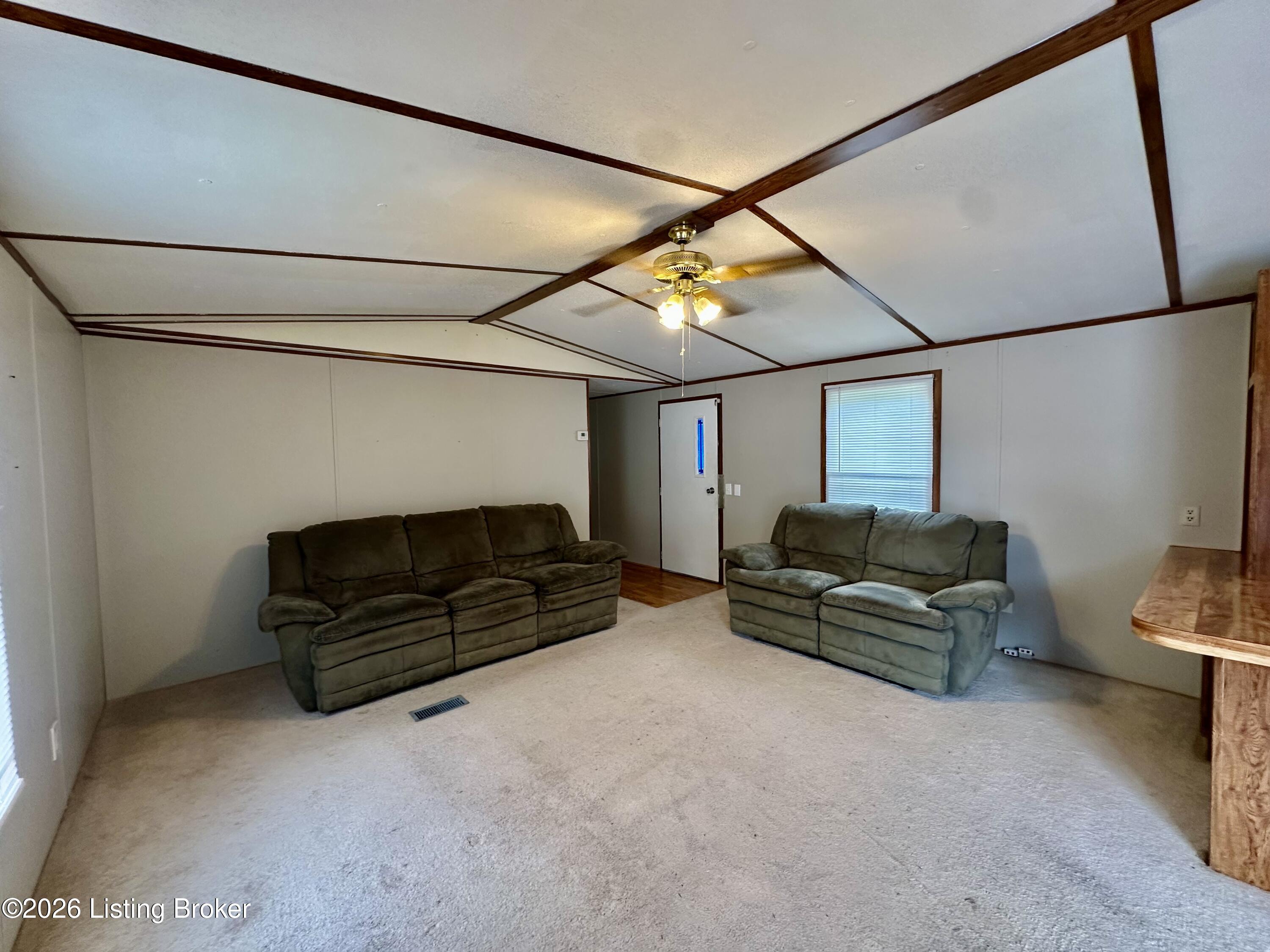 50 Johnnie Pack Rd Property Photo 9