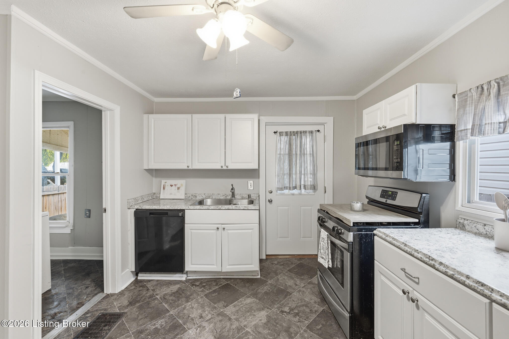 2119 Bradley Ave Property Photo 16