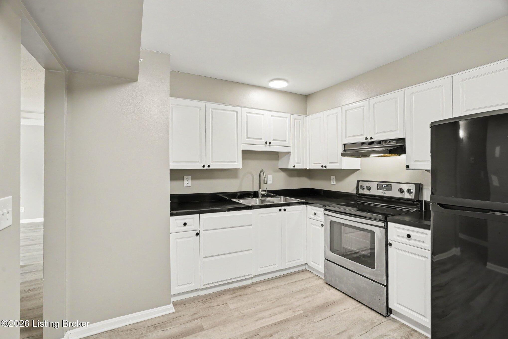 203 Flanders Ct Apt 2 Property Photo 6
