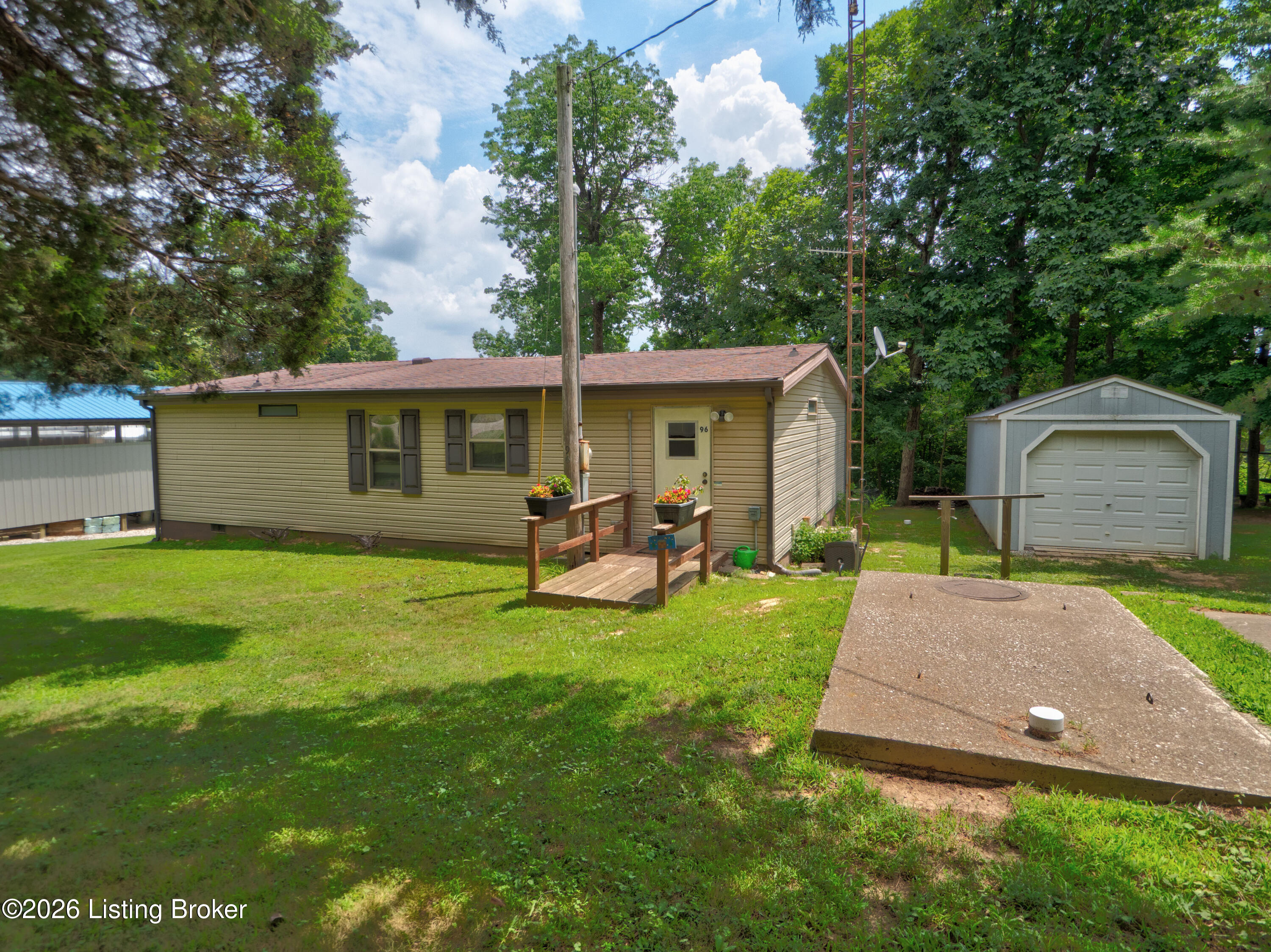 96 Shores Ln Property Photo 1