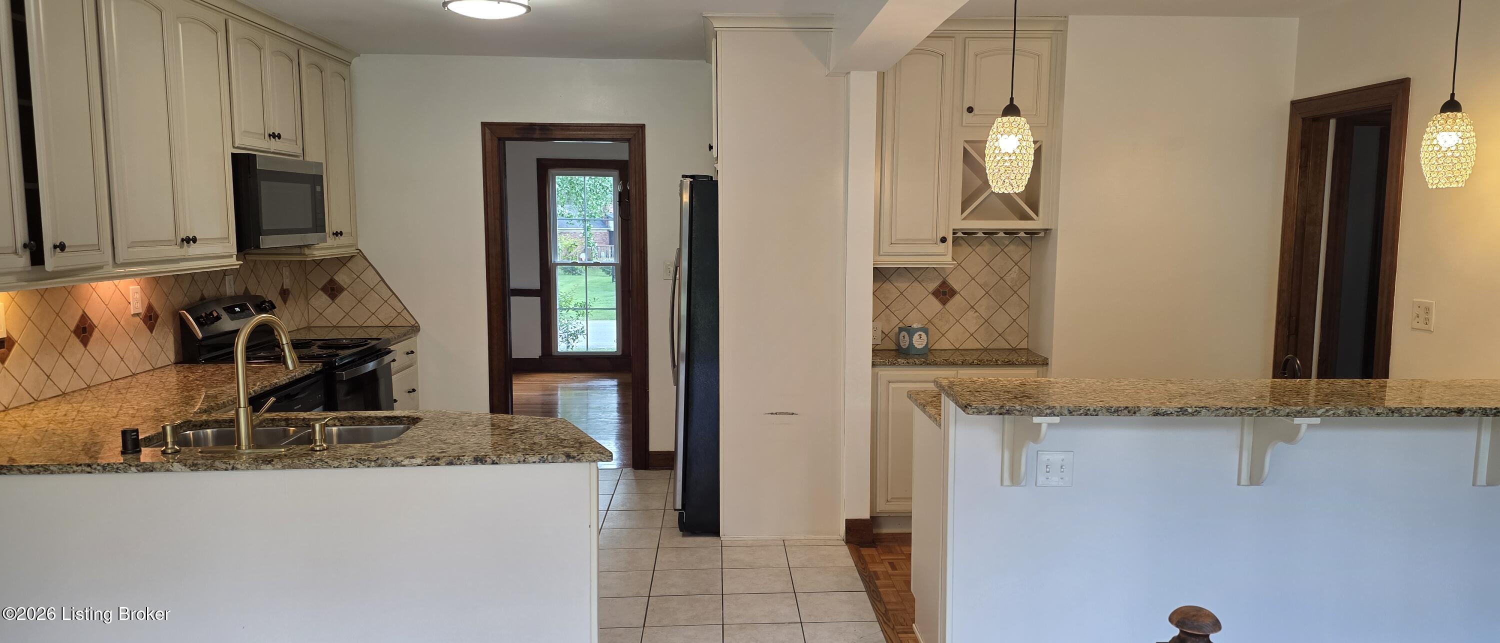 7246 Heatherly Square Property Photo 9