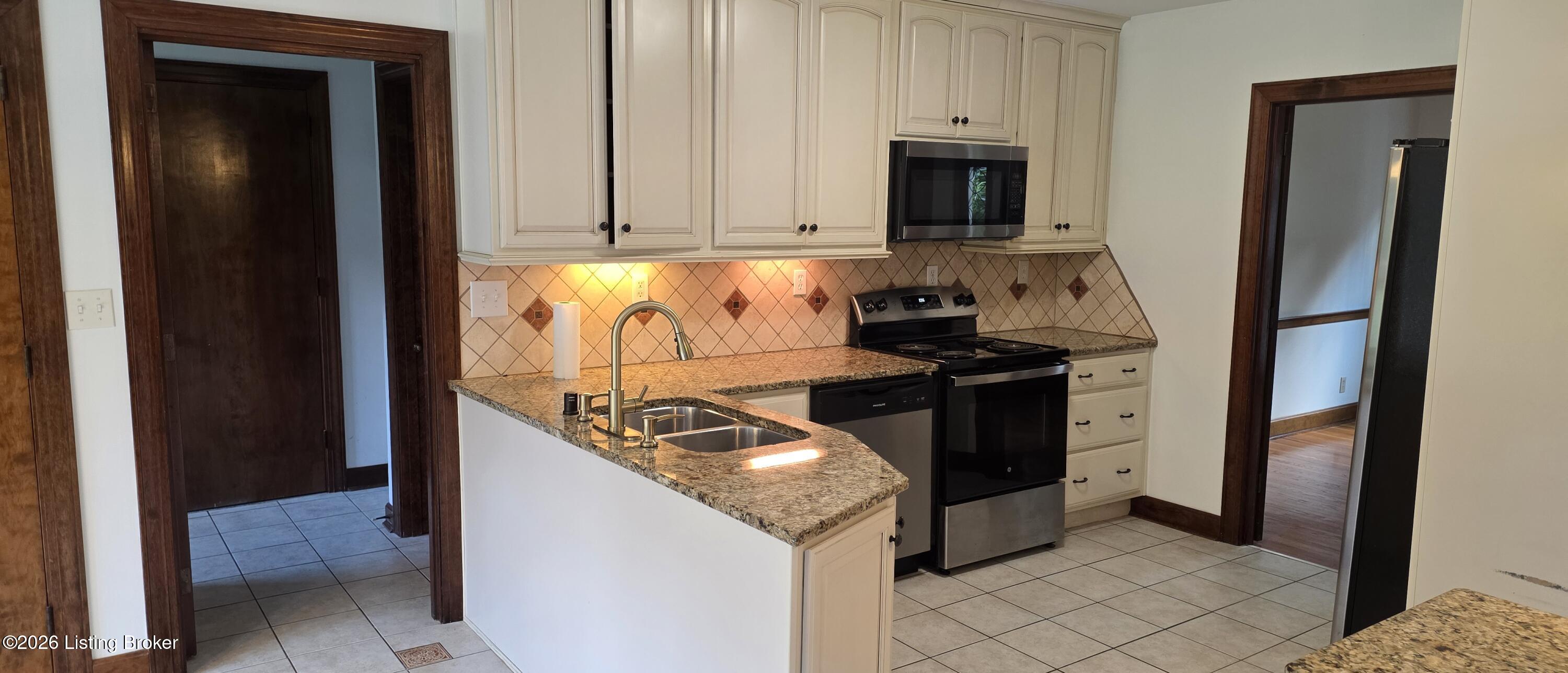 7246 Heatherly Square Property Photo 10