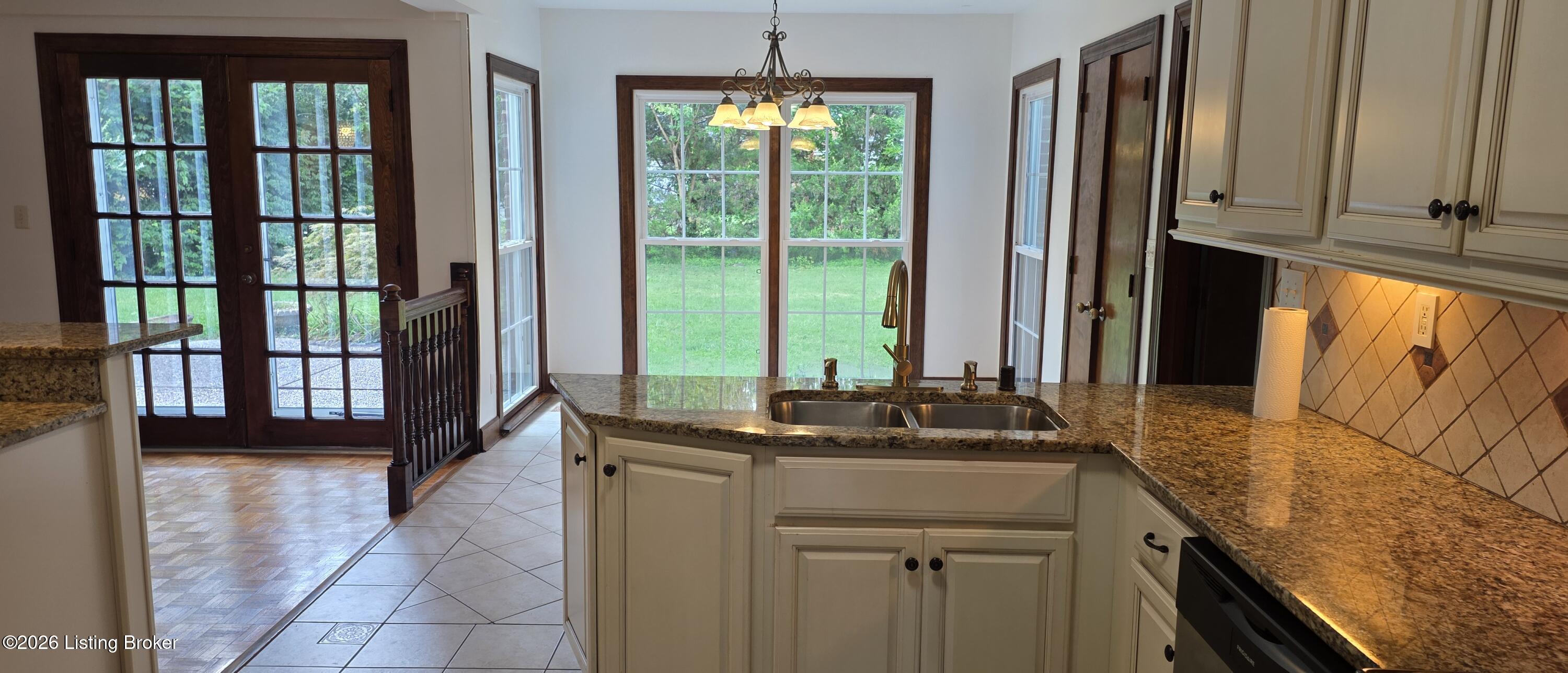 7246 Heatherly Square Property Photo 12