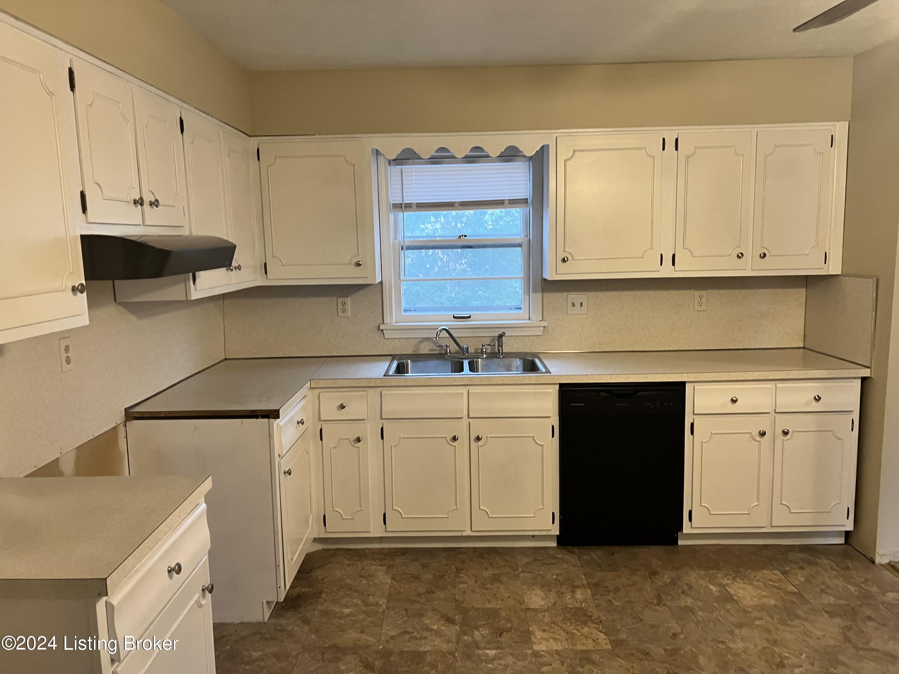 5508 Fruitwood Dr Property Photo 3