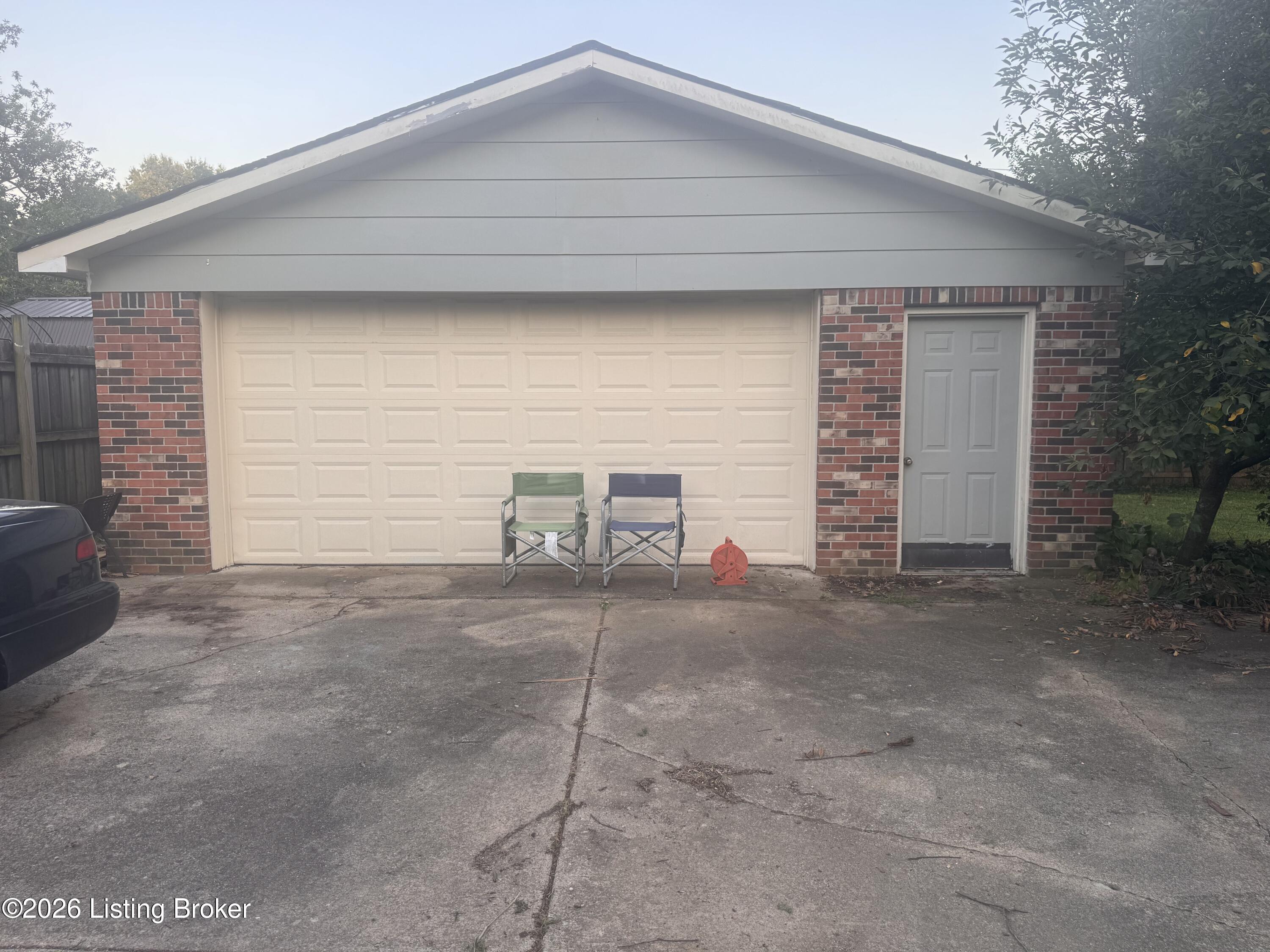 6807 Wunderly Ct Property Photo 2