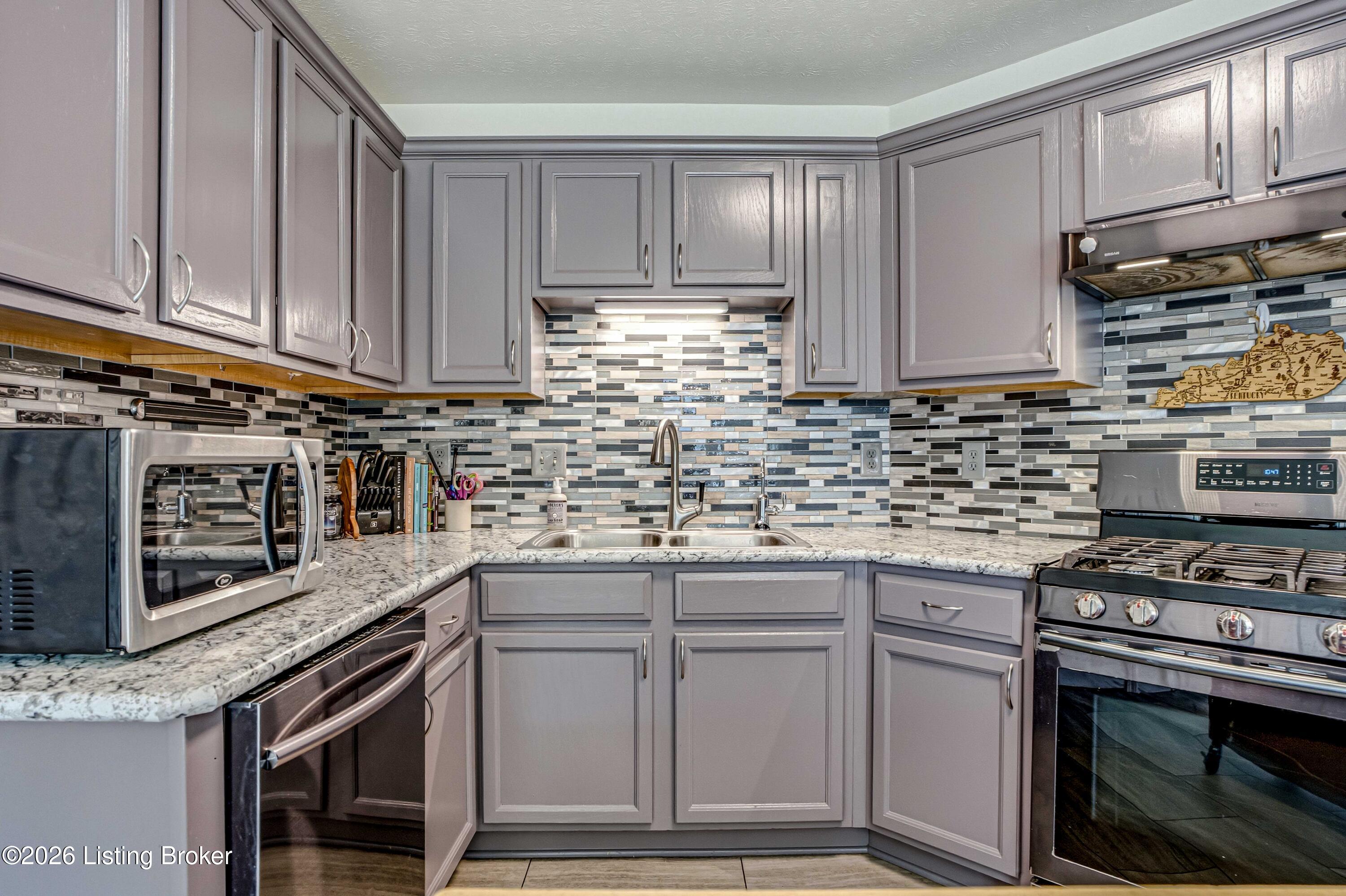 11623 Walnut View Way Property Photo 4