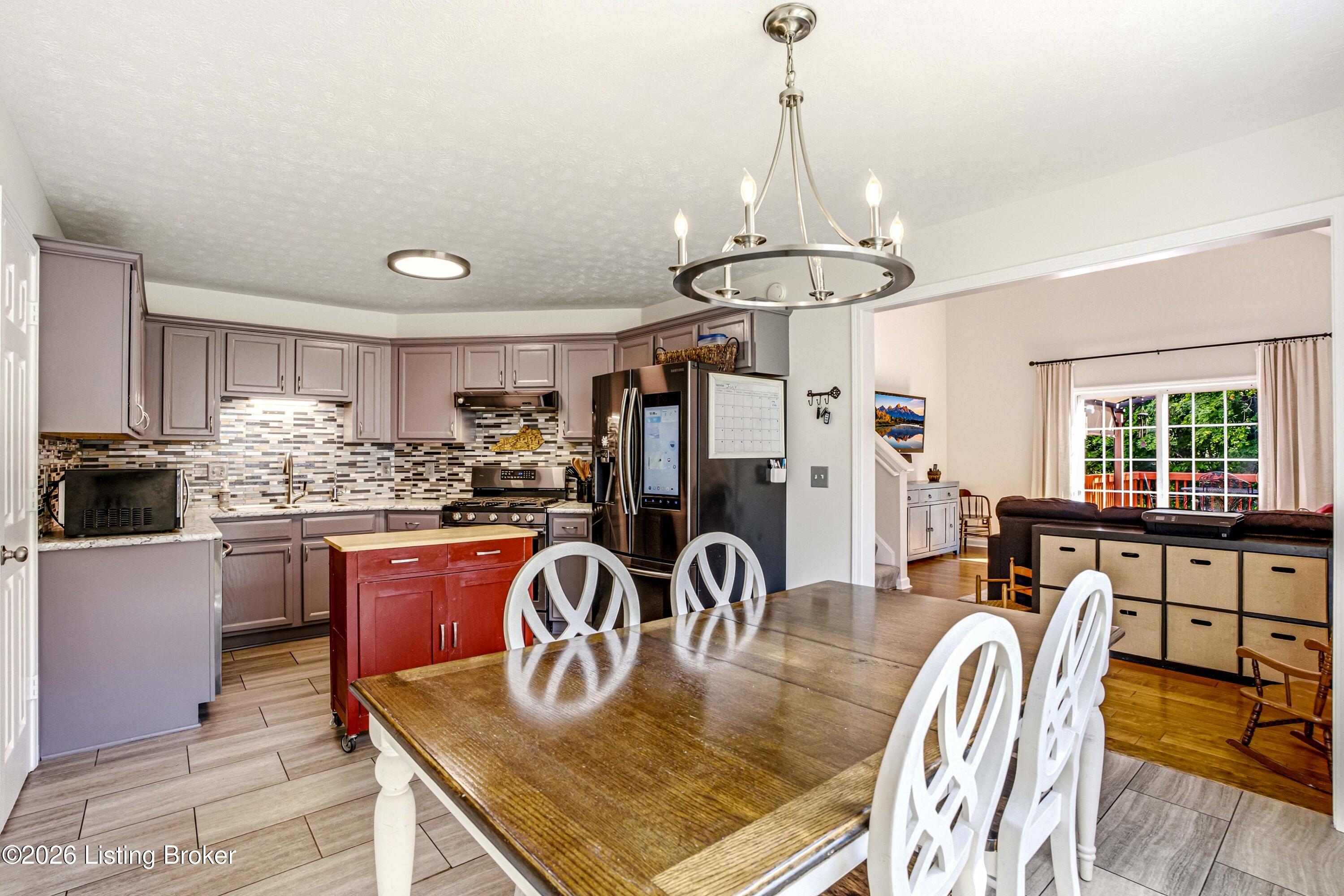 11623 Walnut View Way Property Photo 7