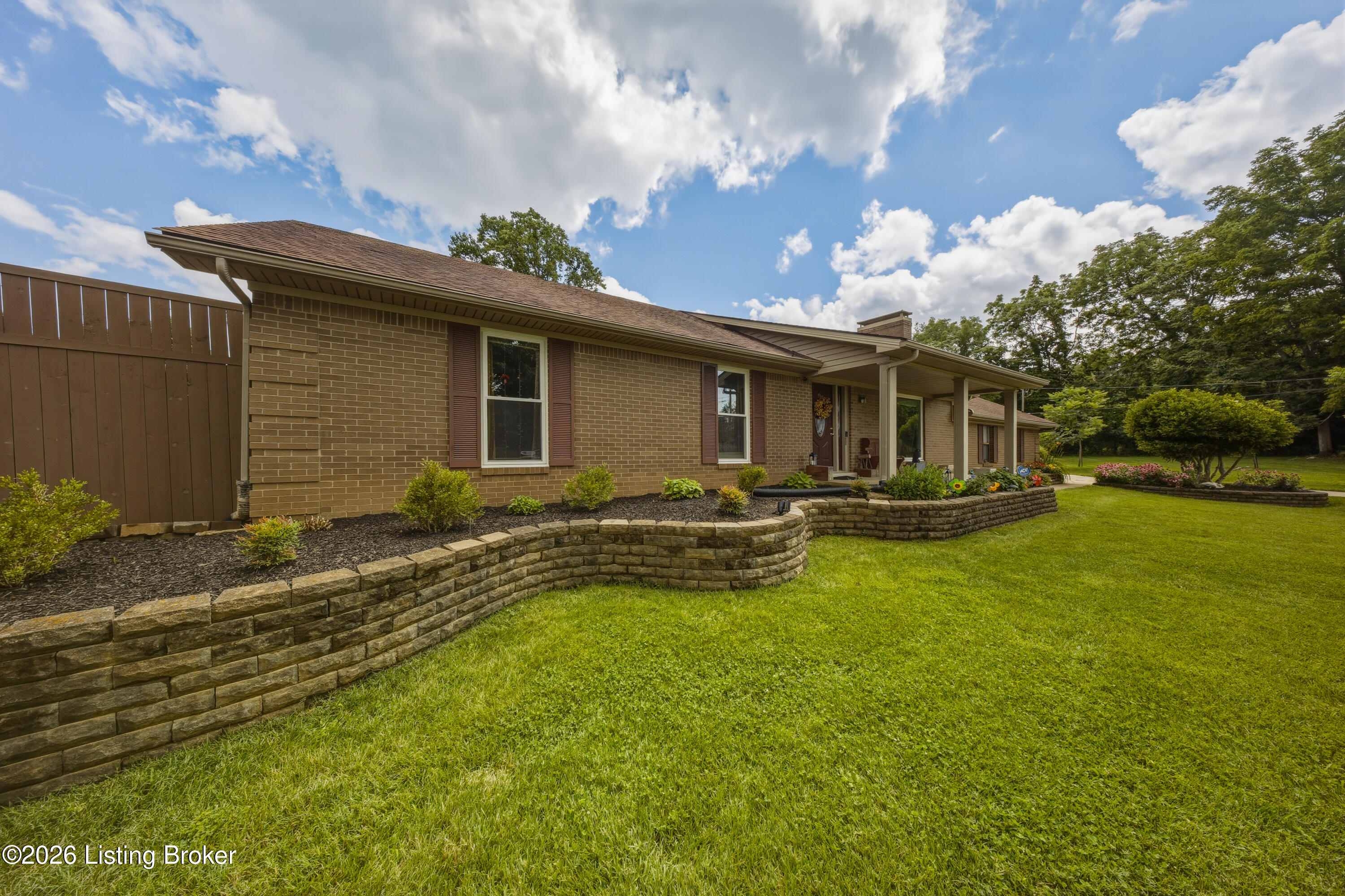 128 Erikas Ct Property Photo 4