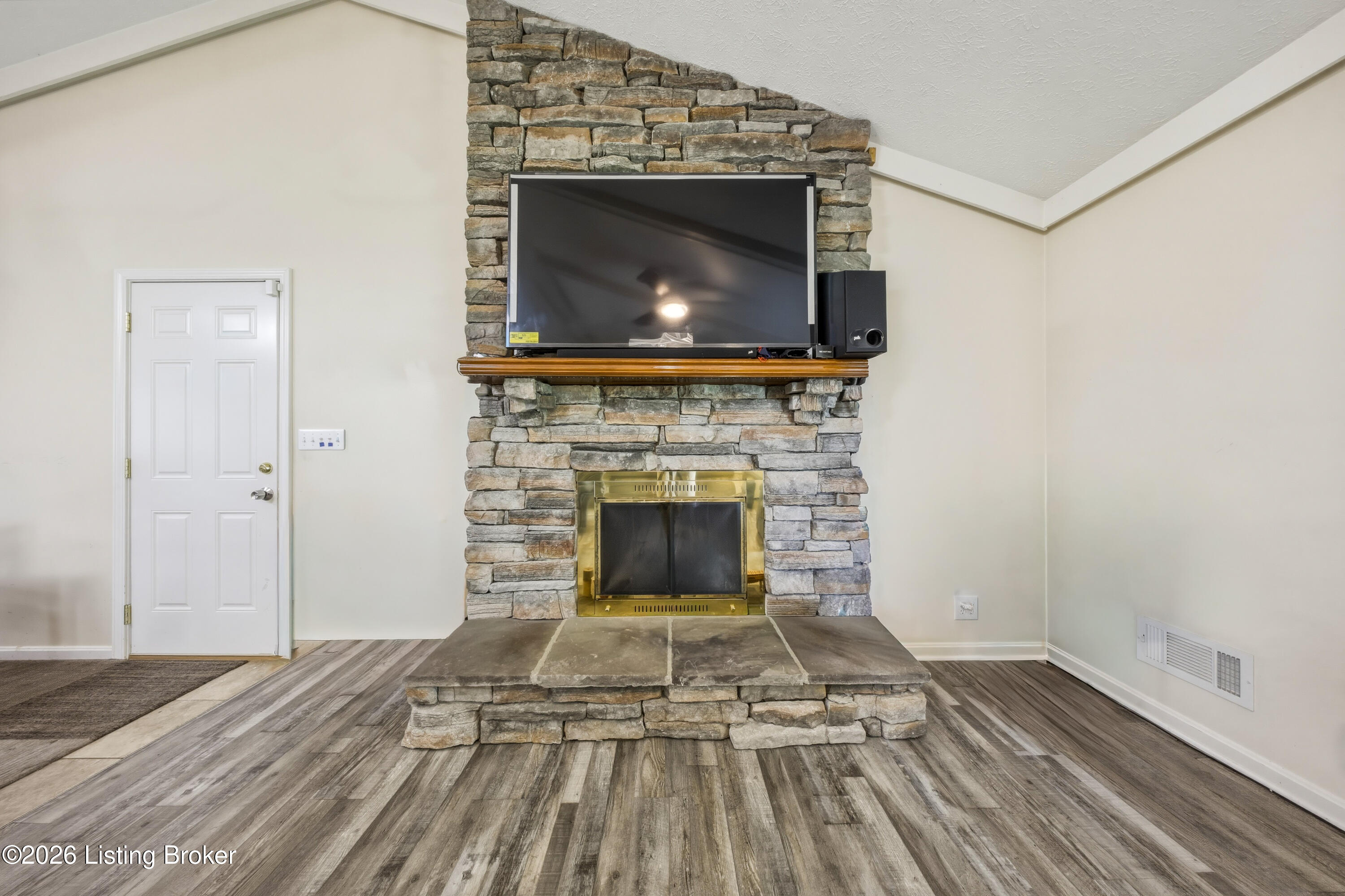 128 Erikas Ct Property Photo 8